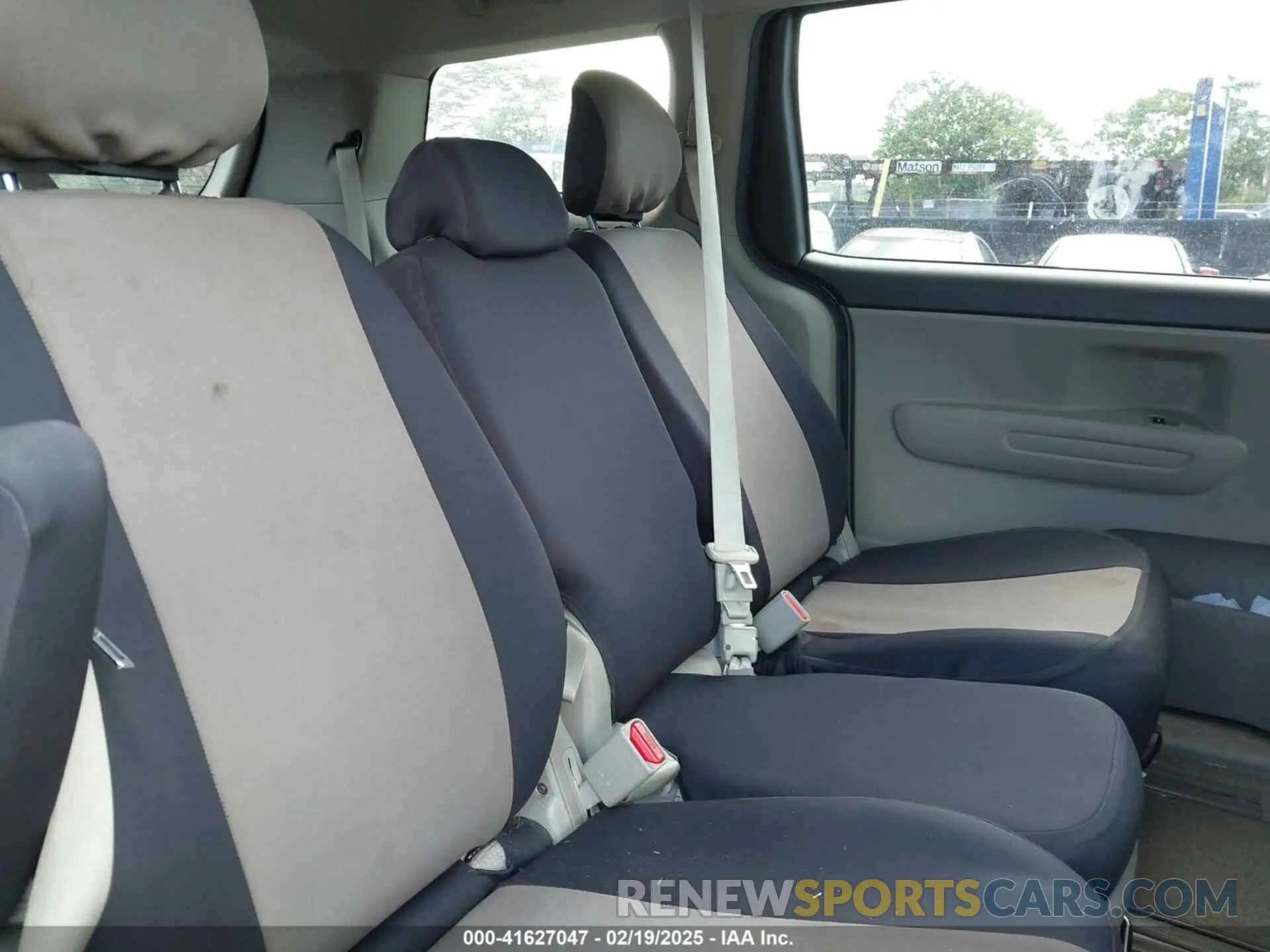 8 Photograph of a damaged car KNDMB5C11L6658151 KIA SEDONA 2020