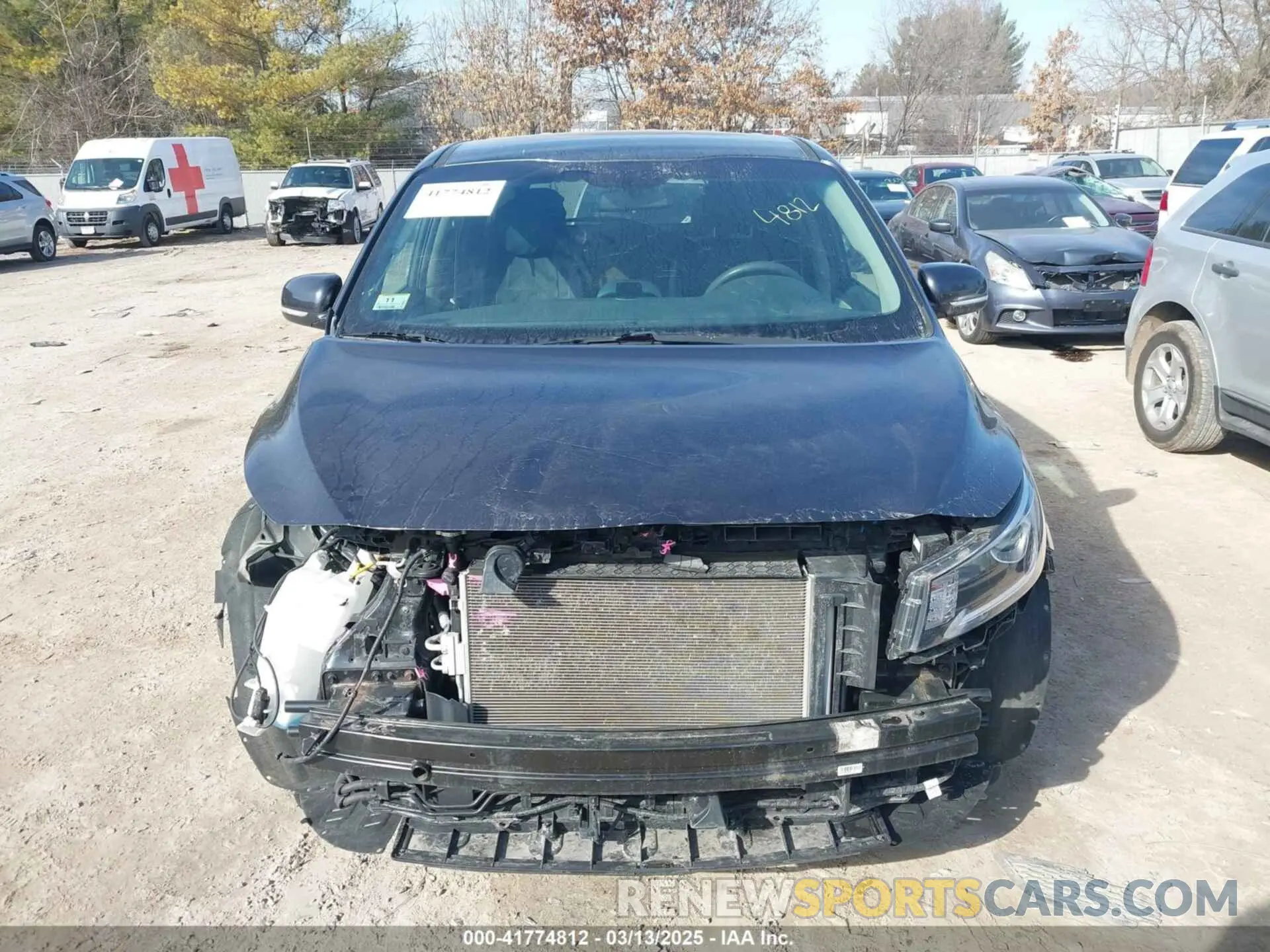 13 Photograph of a damaged car KNDMB5C13L6617567 KIA SEDONA 2020