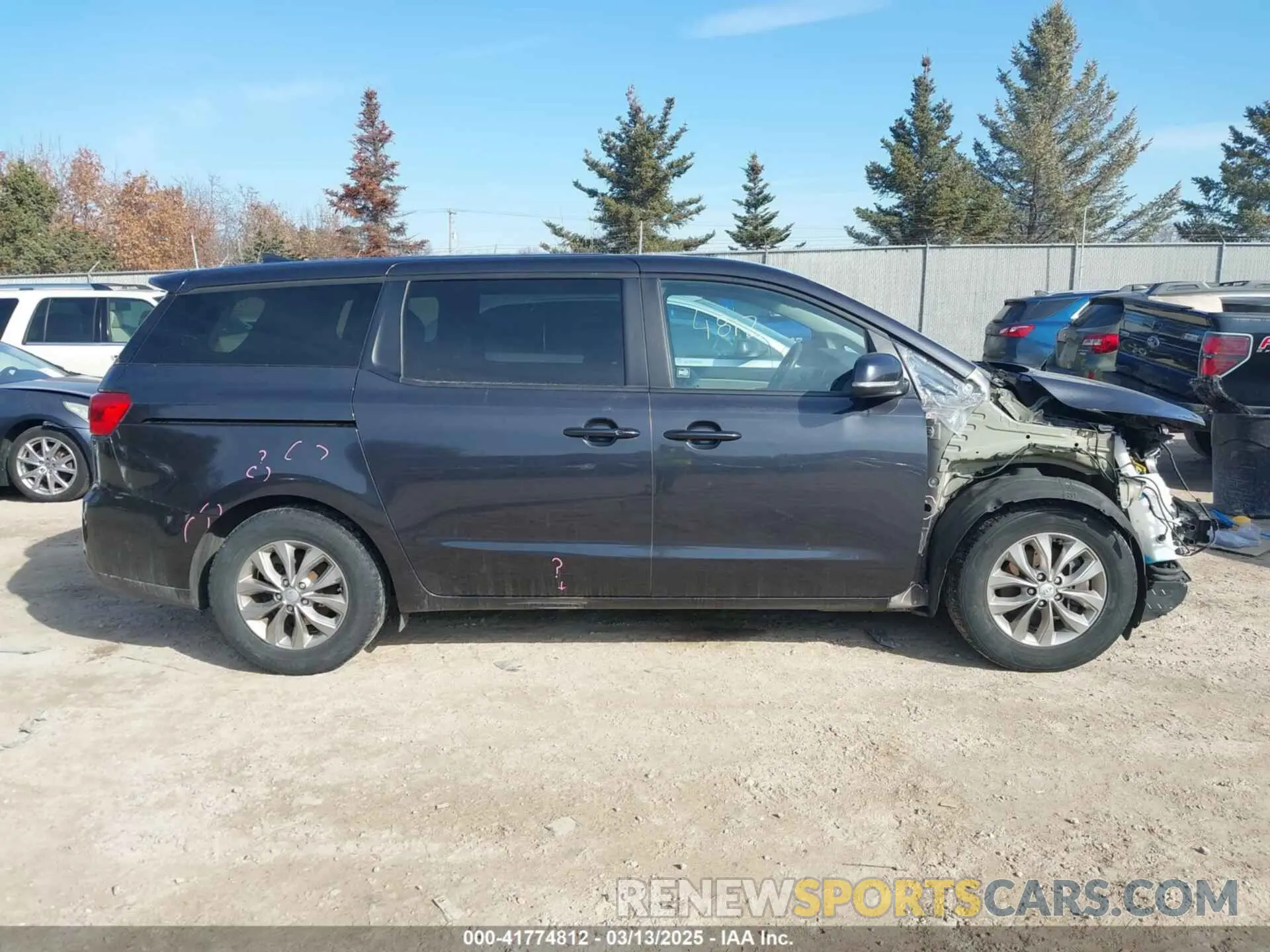 14 Photograph of a damaged car KNDMB5C13L6617567 KIA SEDONA 2020