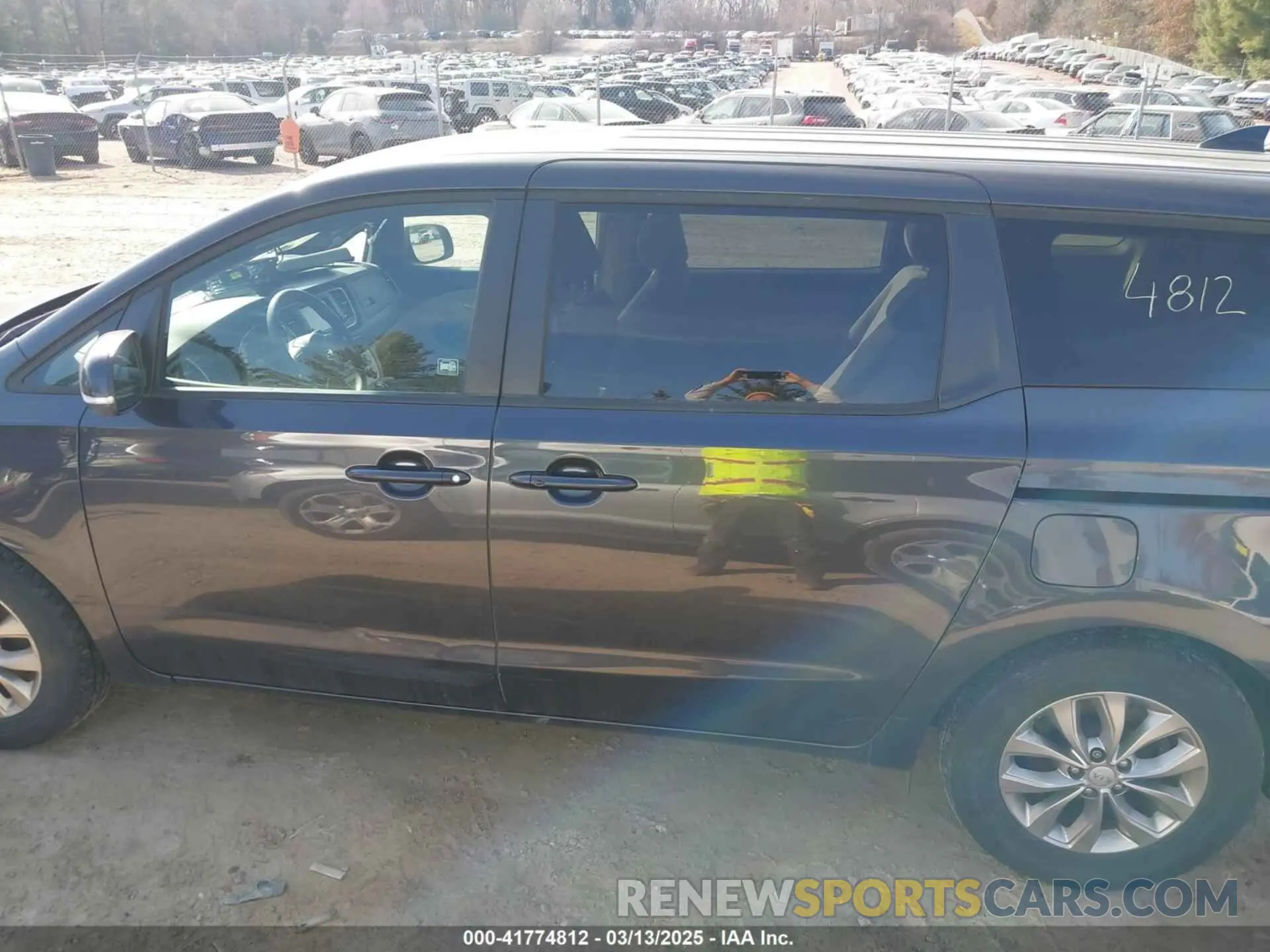 15 Photograph of a damaged car KNDMB5C13L6617567 KIA SEDONA 2020