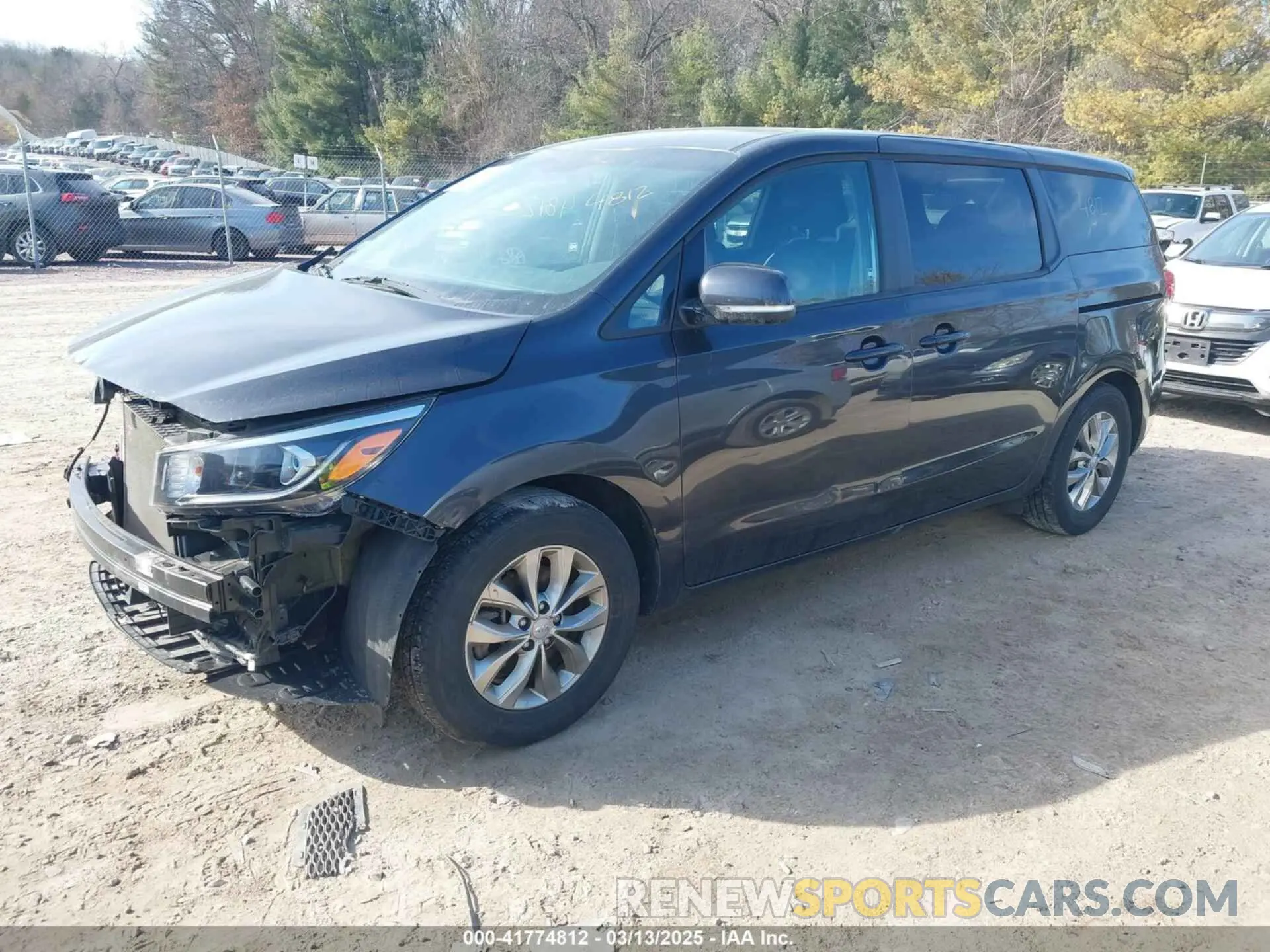 2 Photograph of a damaged car KNDMB5C13L6617567 KIA SEDONA 2020