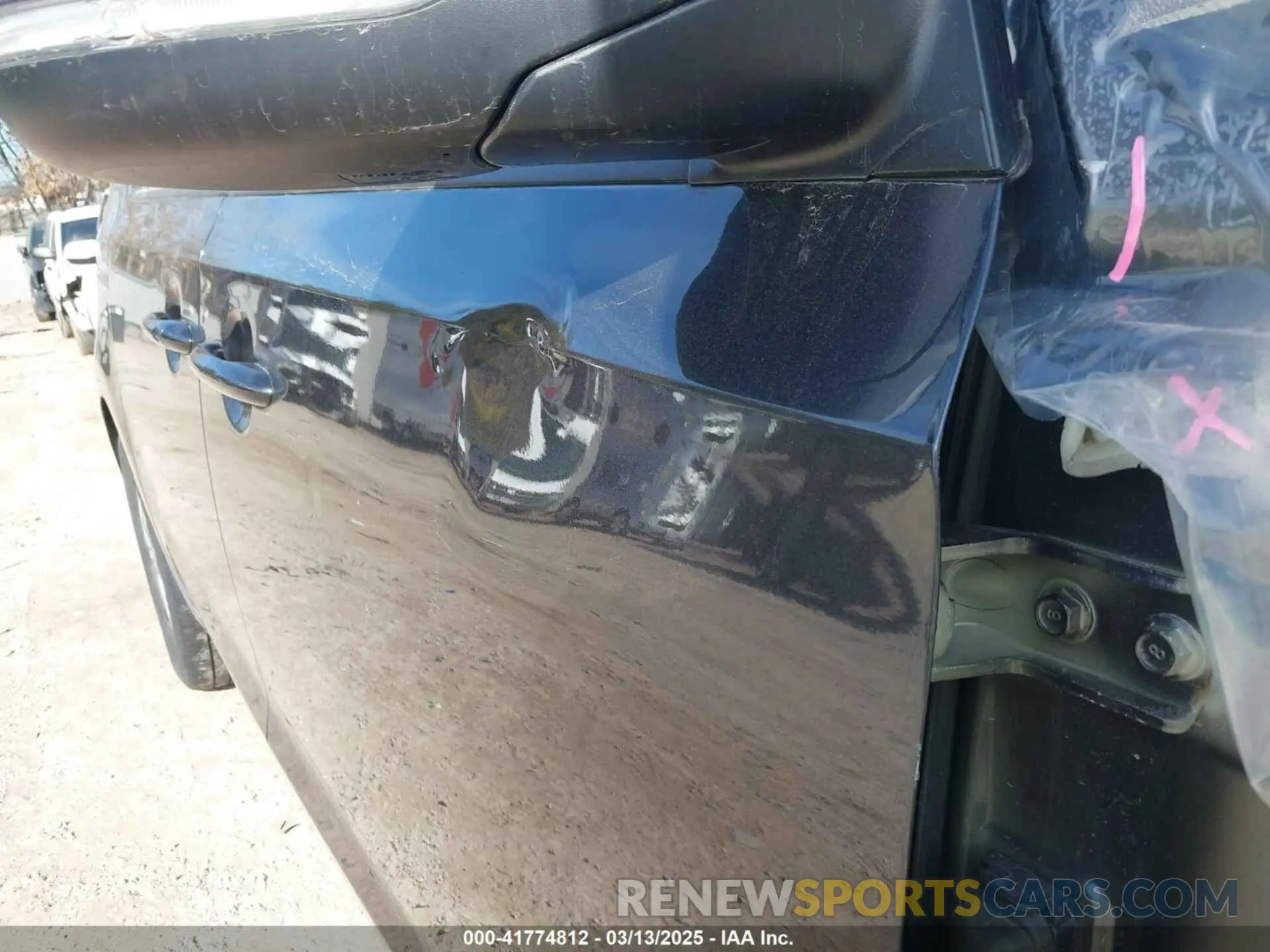 21 Photograph of a damaged car KNDMB5C13L6617567 KIA SEDONA 2020