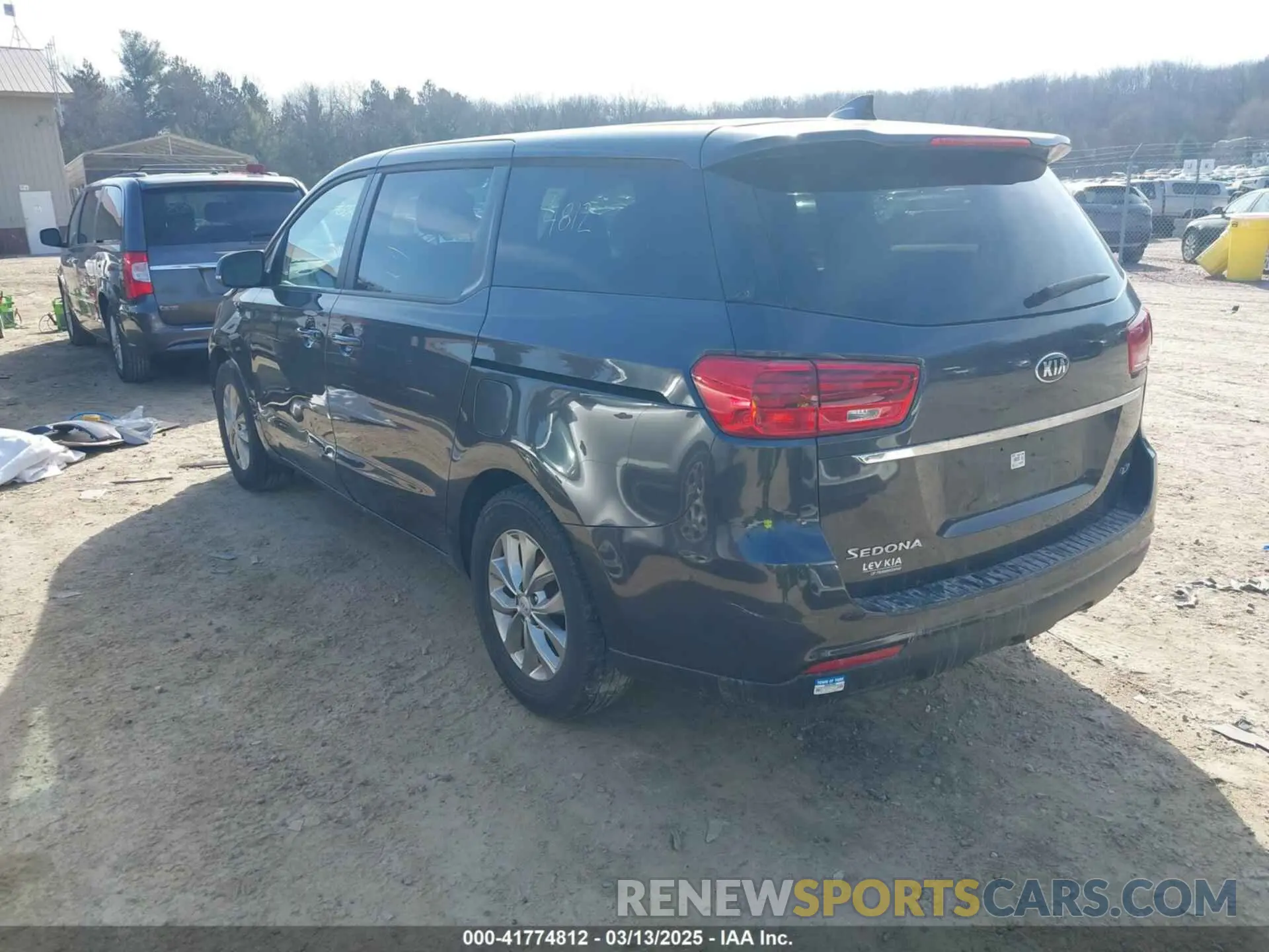 3 Photograph of a damaged car KNDMB5C13L6617567 KIA SEDONA 2020