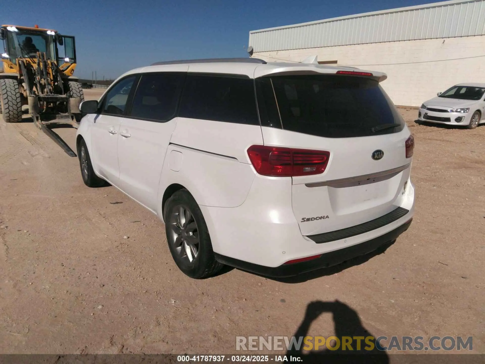 3 Photograph of a damaged car KNDMB5C14L6574891 KIA SEDONA 2020