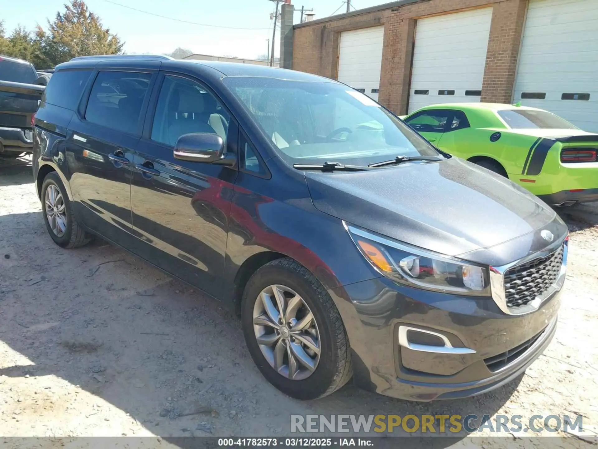 1 Photograph of a damaged car KNDMB5C15L6576228 KIA SEDONA 2020