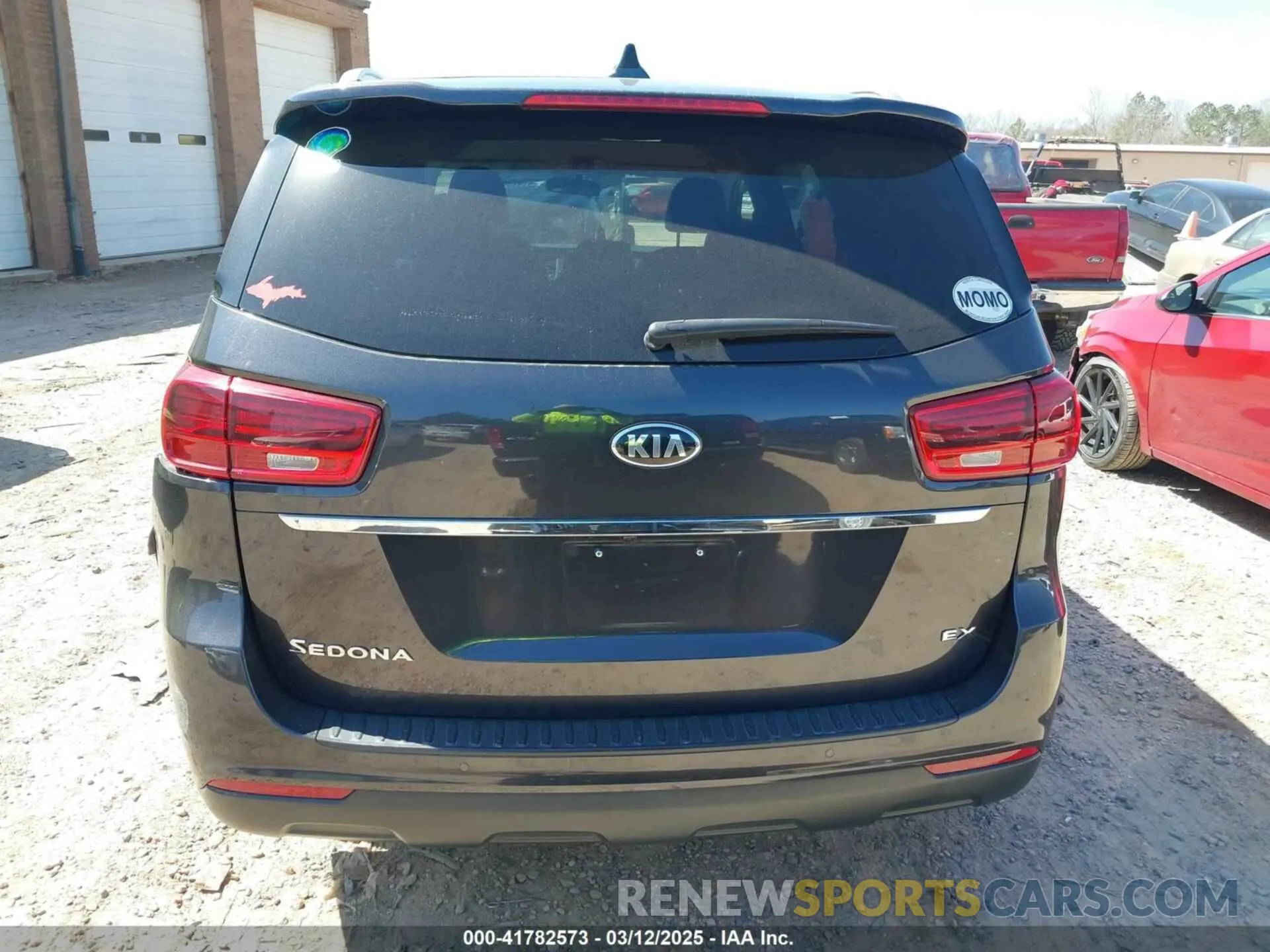 16 Photograph of a damaged car KNDMB5C15L6576228 KIA SEDONA 2020
