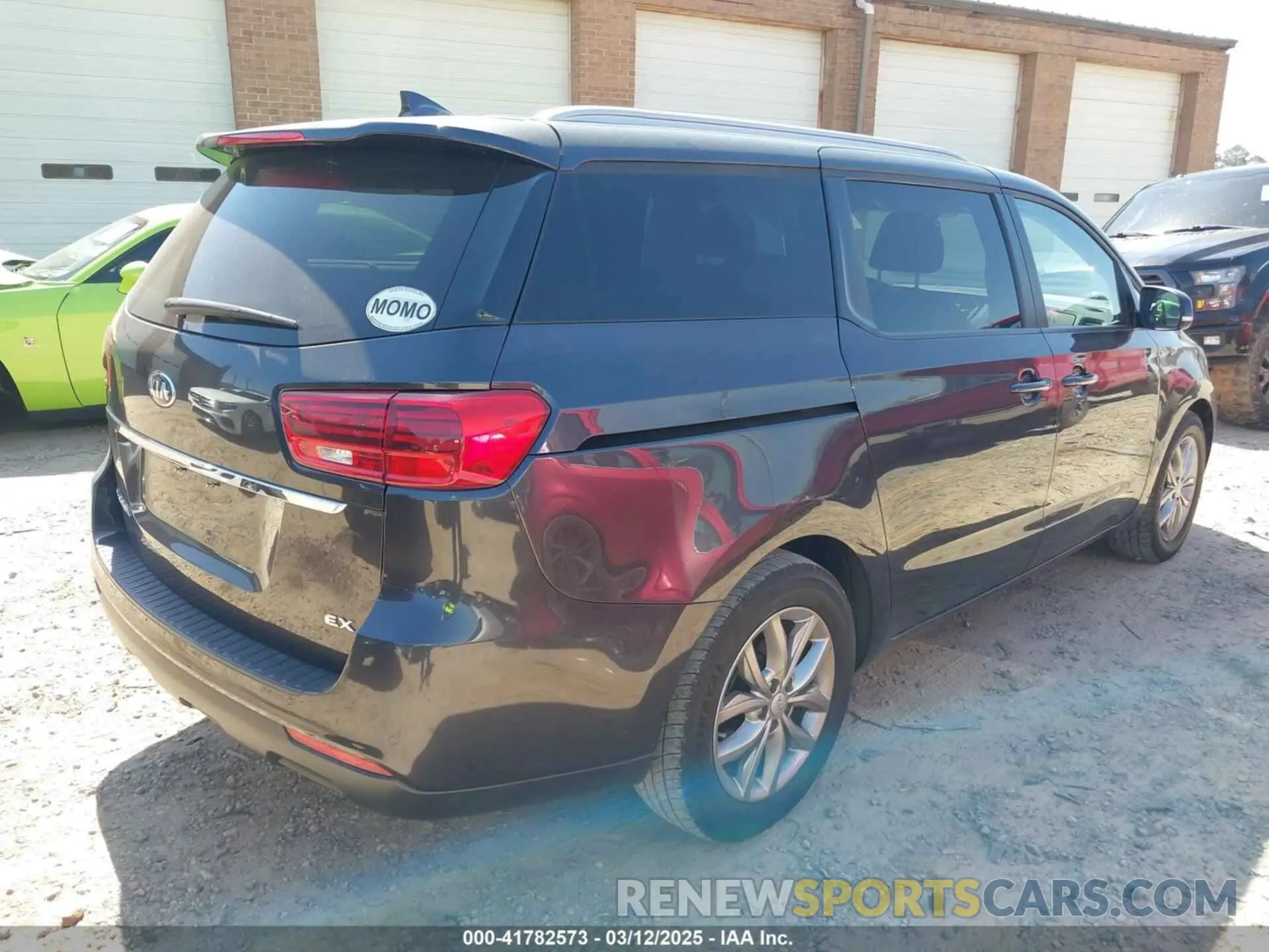 4 Photograph of a damaged car KNDMB5C15L6576228 KIA SEDONA 2020