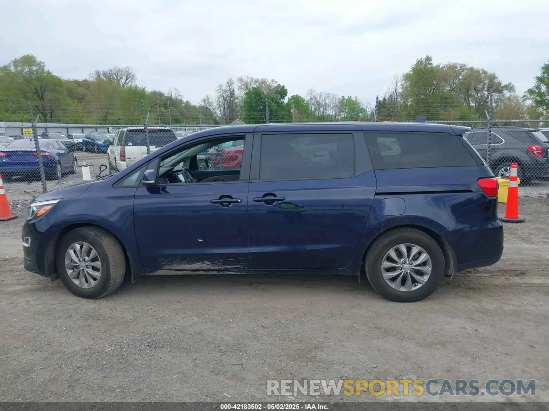 14 Photograph of a damaged car KNDMB5C15L6626061 KIA SEDONA 2020