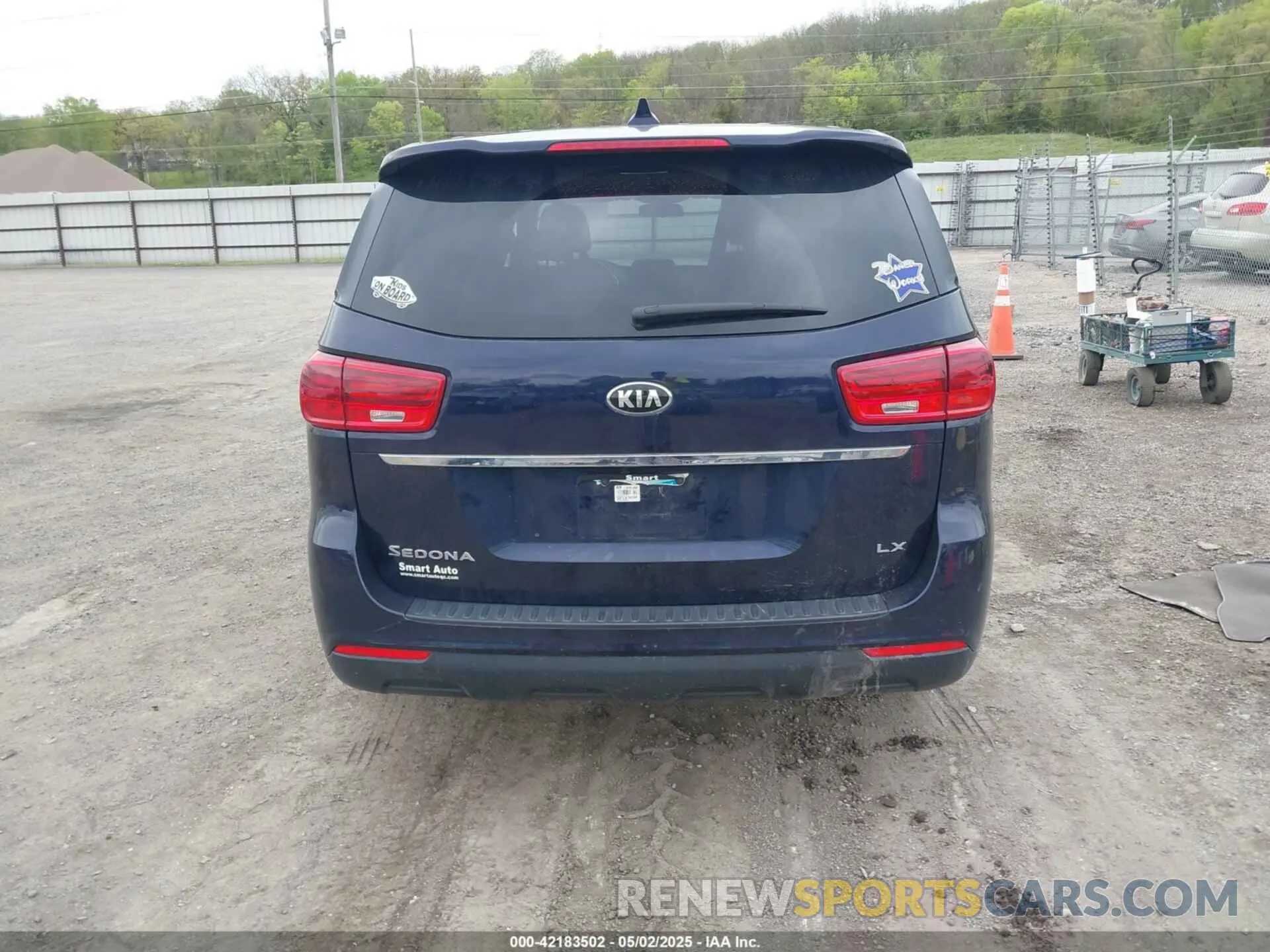 16 Photograph of a damaged car KNDMB5C15L6626061 KIA SEDONA 2020