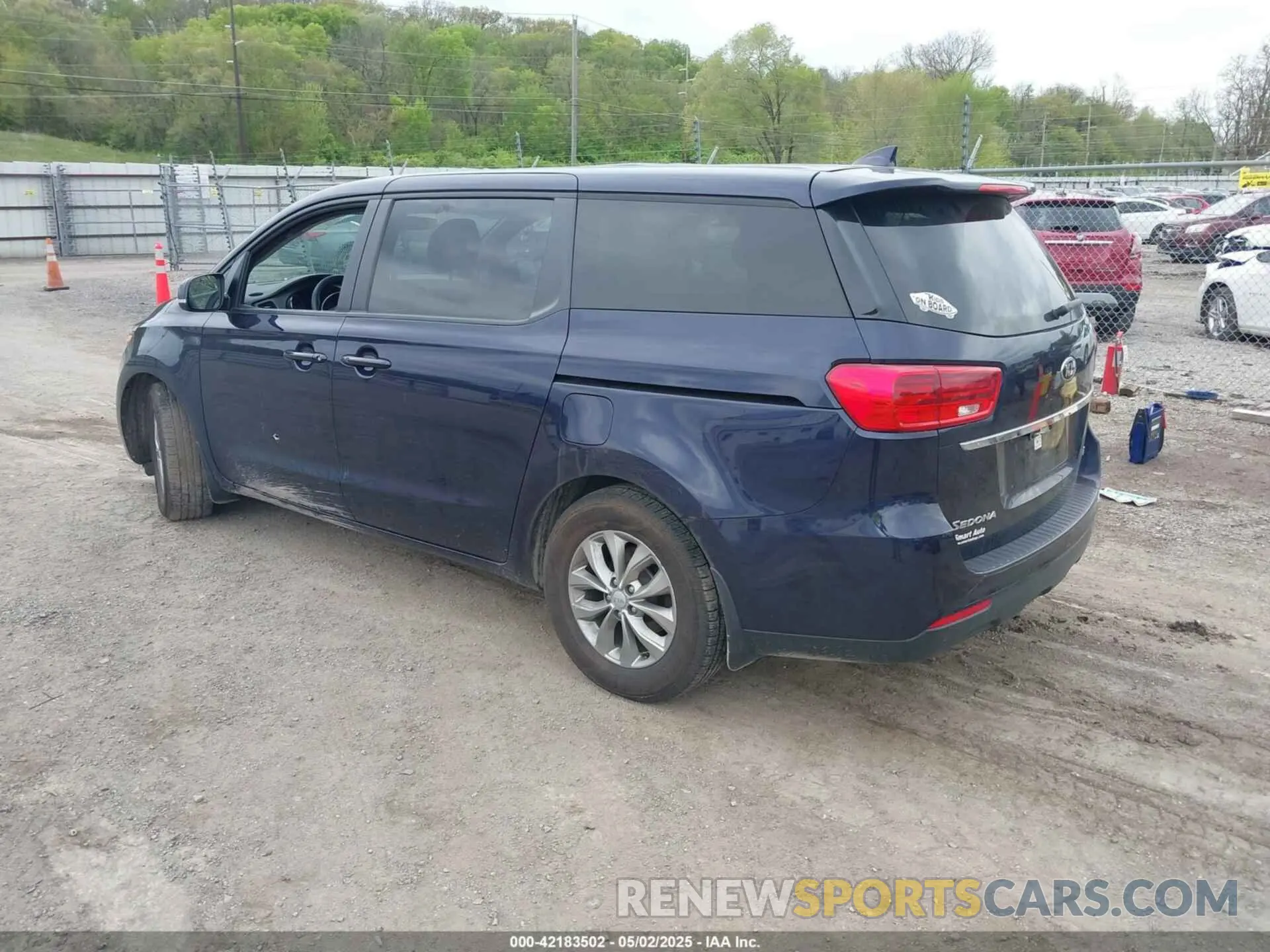 3 Photograph of a damaged car KNDMB5C15L6626061 KIA SEDONA 2020