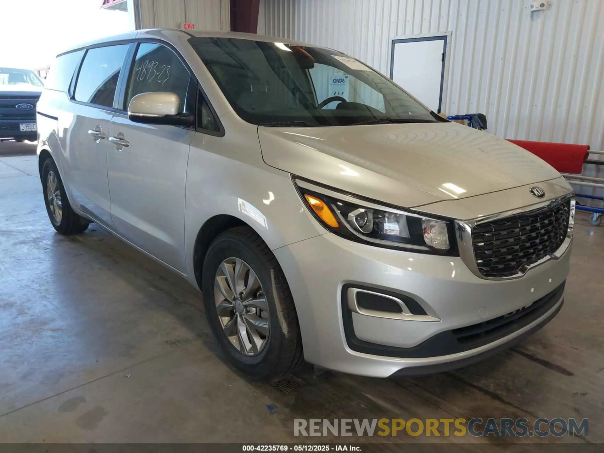 1 Photograph of a damaged car KNDMB5C15L6659478 KIA SEDONA 2020