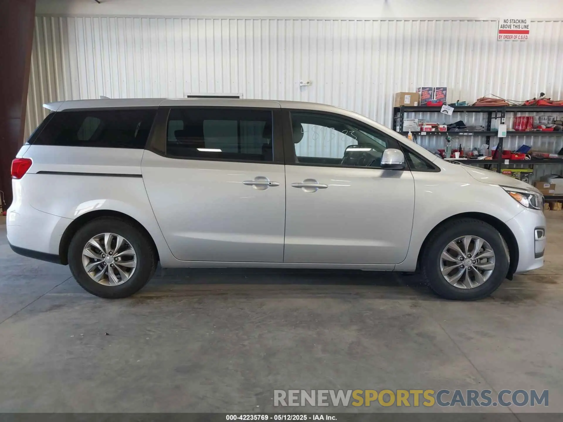 13 Photograph of a damaged car KNDMB5C15L6659478 KIA SEDONA 2020