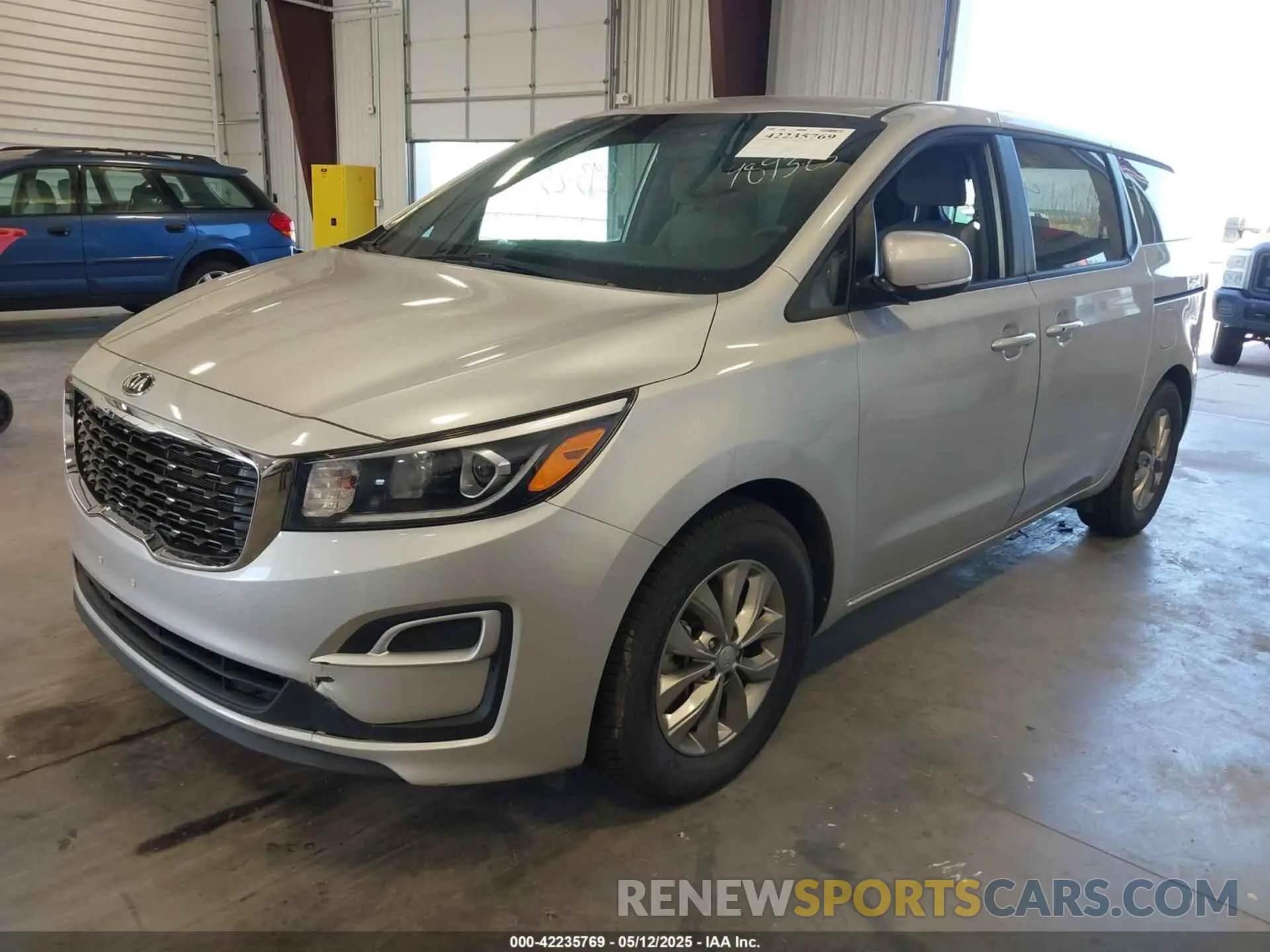 2 Photograph of a damaged car KNDMB5C15L6659478 KIA SEDONA 2020