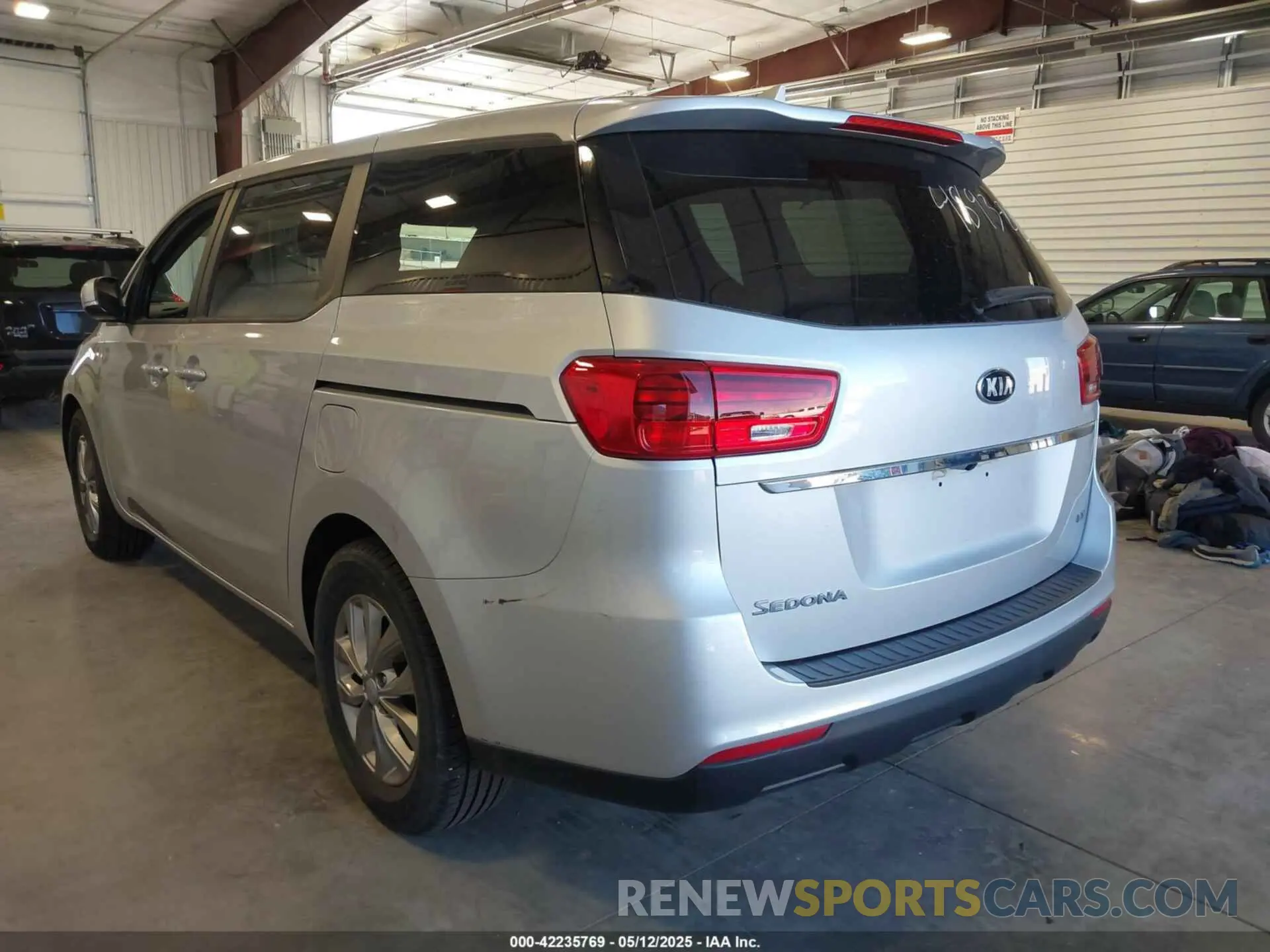 3 Photograph of a damaged car KNDMB5C15L6659478 KIA SEDONA 2020