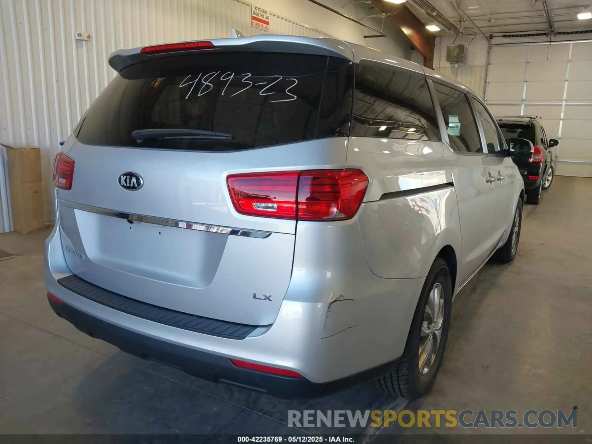 4 Photograph of a damaged car KNDMB5C15L6659478 KIA SEDONA 2020