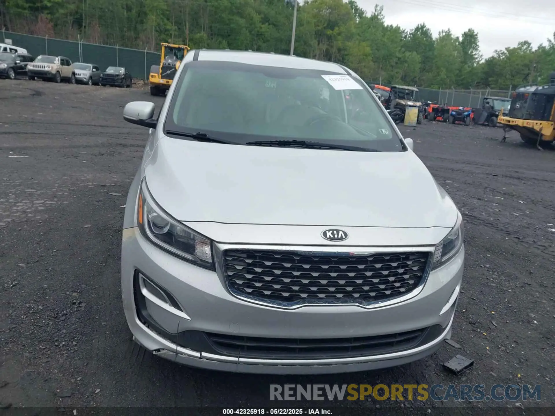 12 Photograph of a damaged car KNDMB5C16L6596326 KIA SEDONA 2020