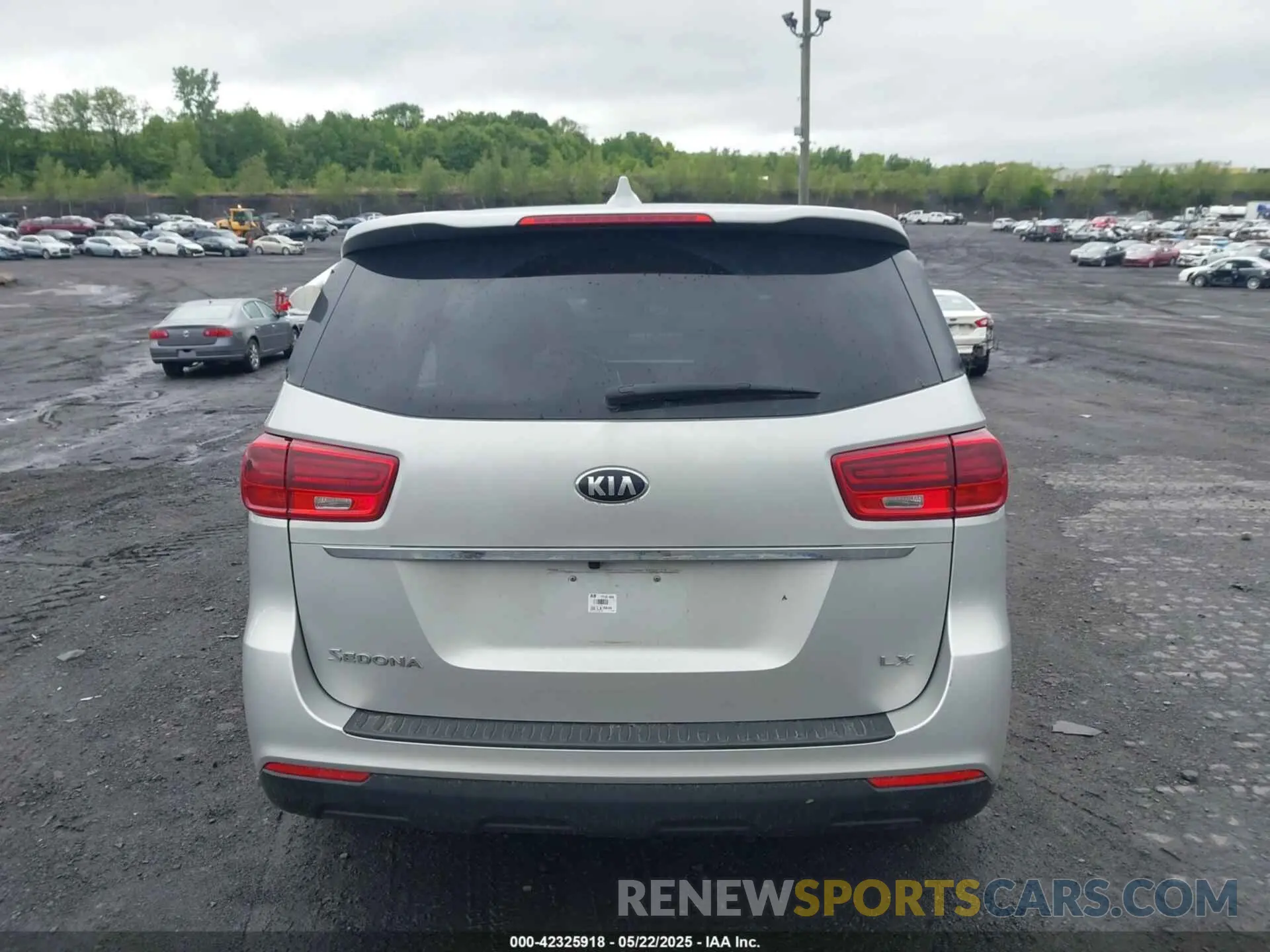 16 Photograph of a damaged car KNDMB5C16L6596326 KIA SEDONA 2020
