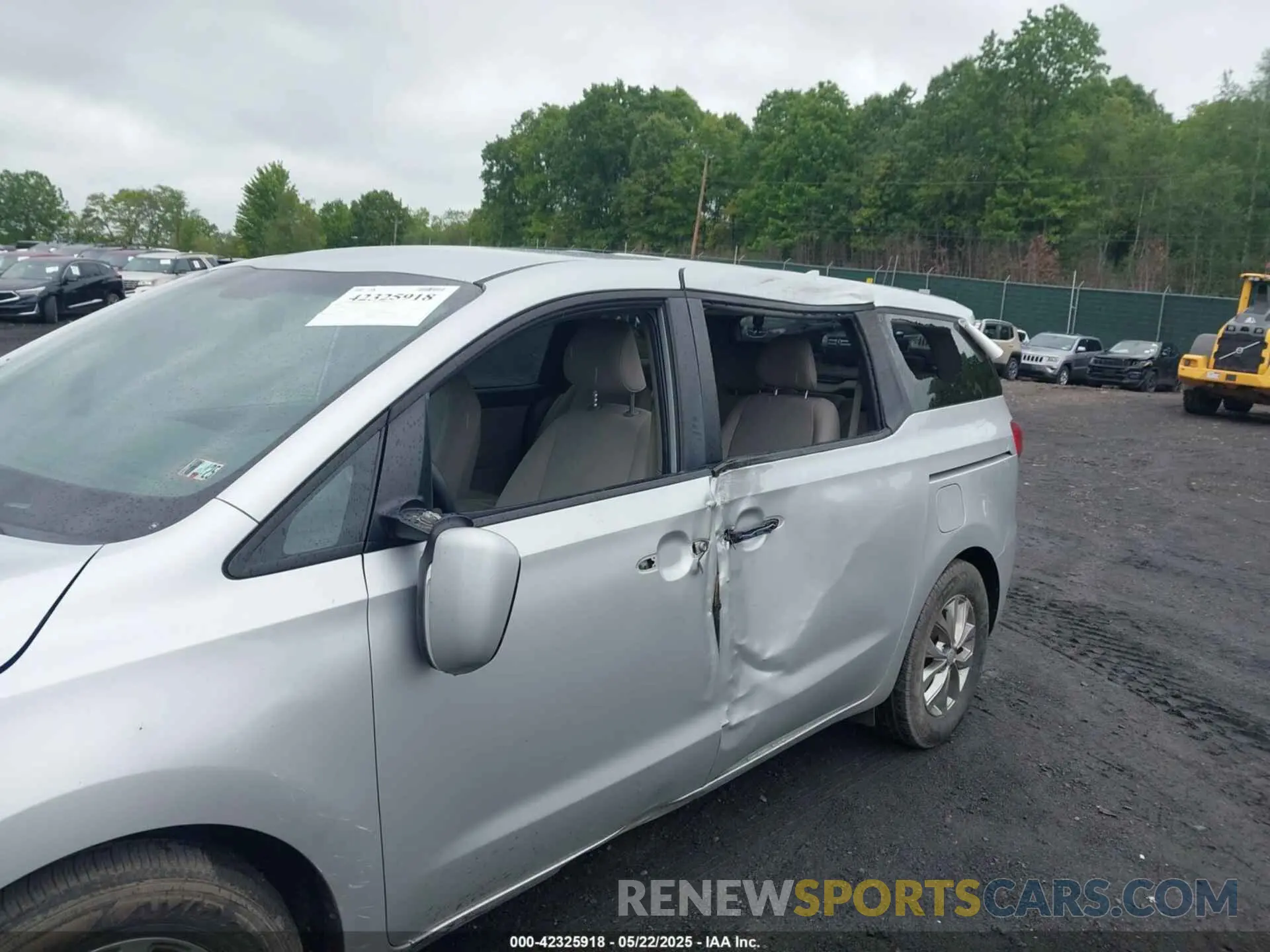 6 Photograph of a damaged car KNDMB5C16L6596326 KIA SEDONA 2020