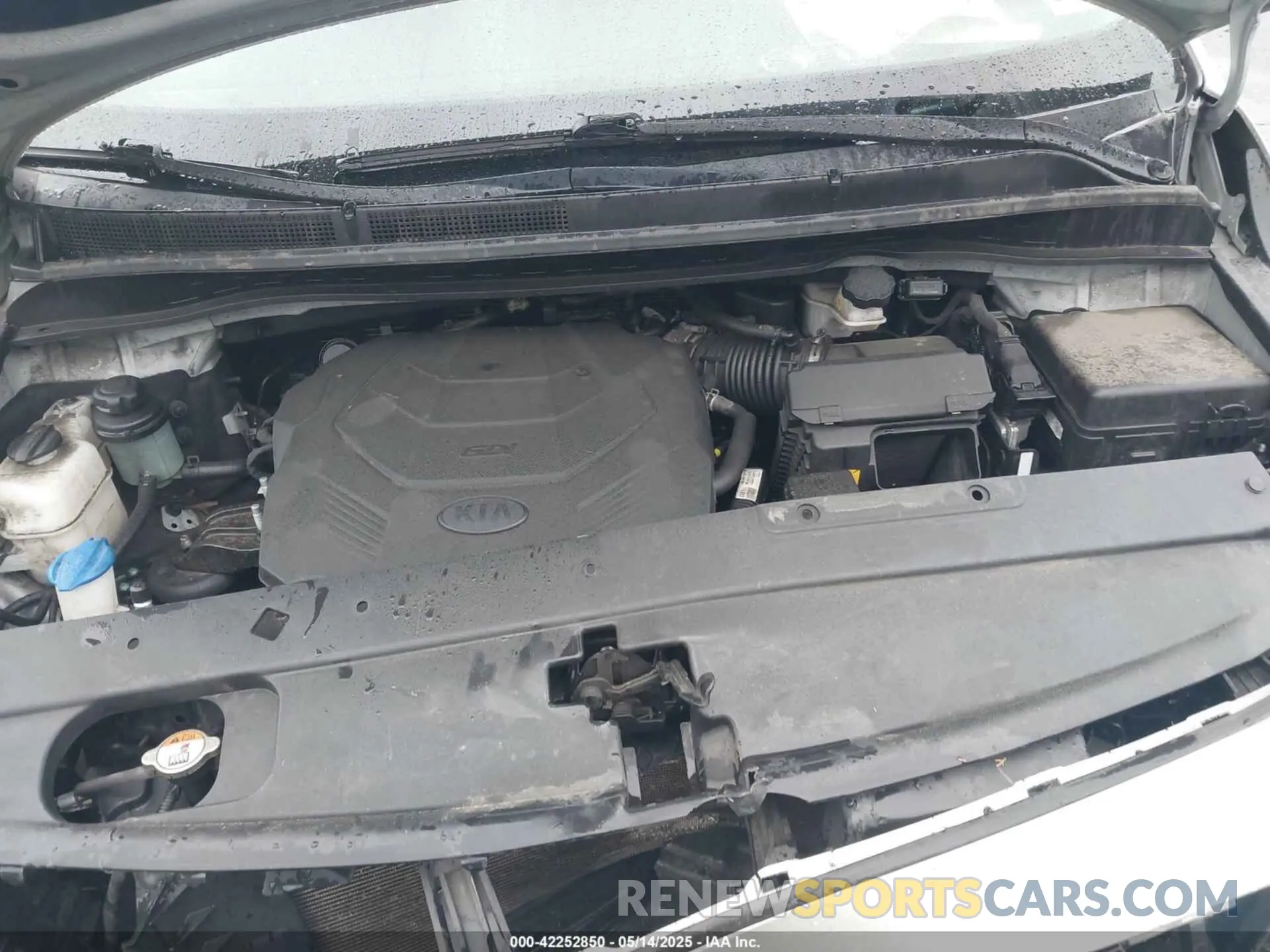 10 Photograph of a damaged car KNDMB5C18L6589720 KIA SEDONA 2020