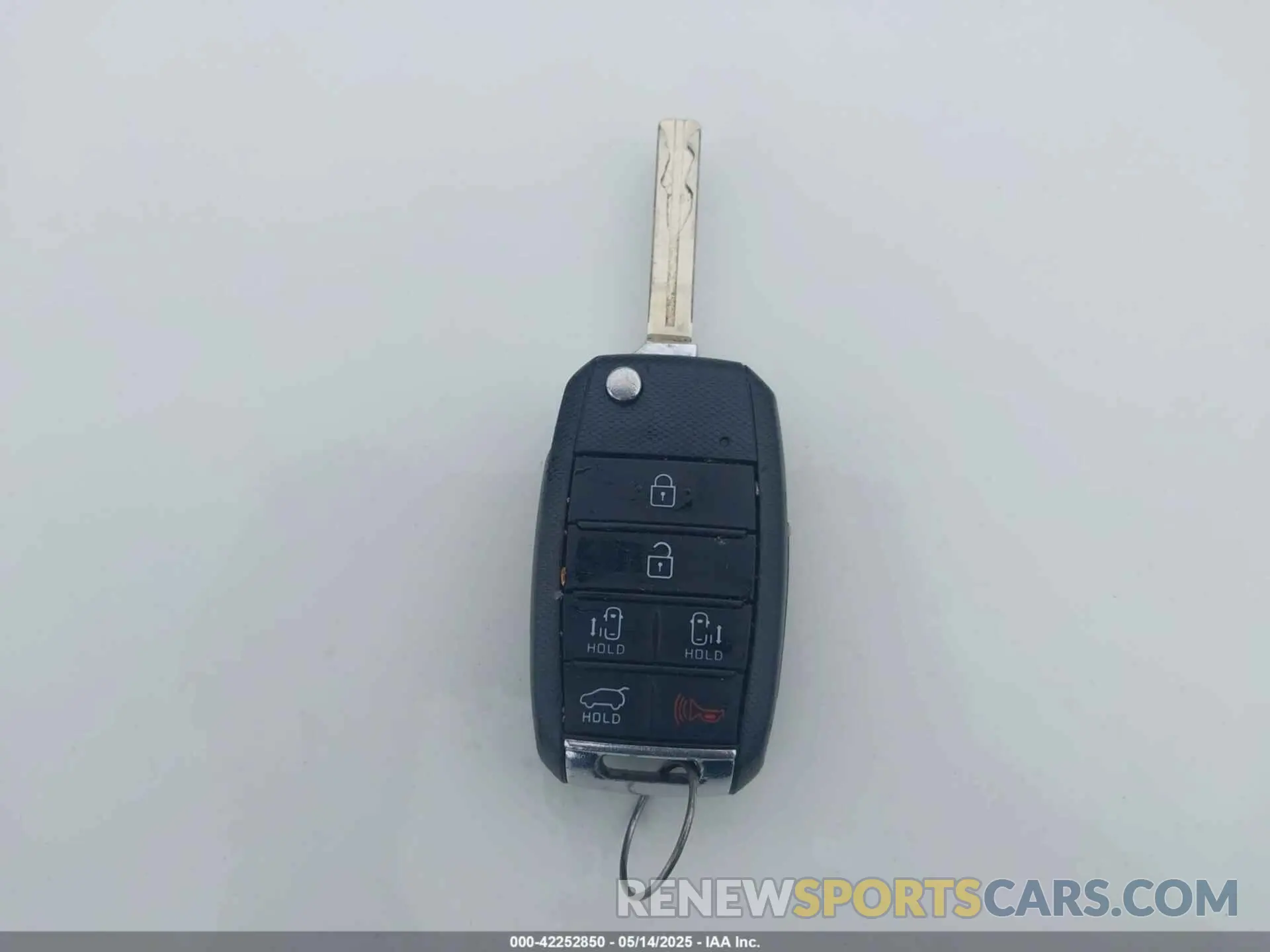 11 Photograph of a damaged car KNDMB5C18L6589720 KIA SEDONA 2020