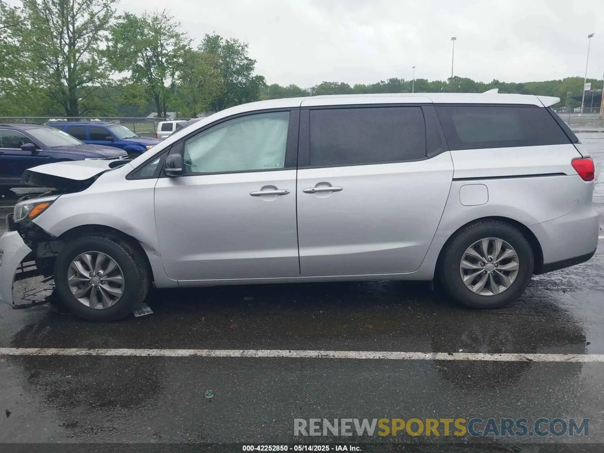 14 Photograph of a damaged car KNDMB5C18L6589720 KIA SEDONA 2020