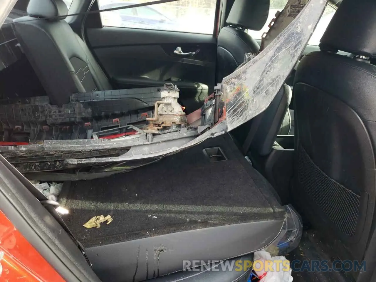 11 Photograph of a damaged car 3KPF34AD1ME297657 KIA SEDONA 2021