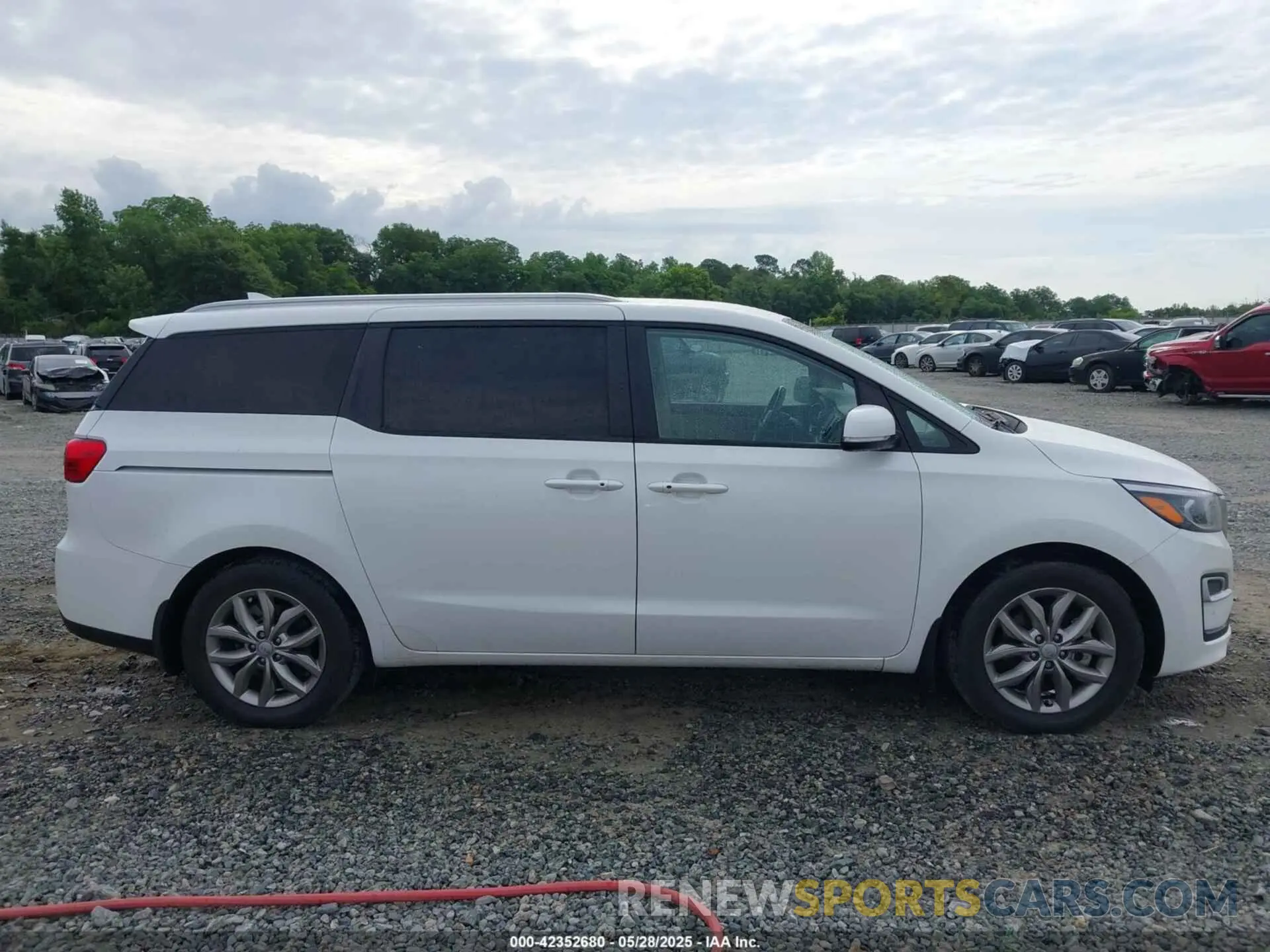 13 Photograph of a damaged car KNDMB5C10M6665139 KIA SEDONA 2021