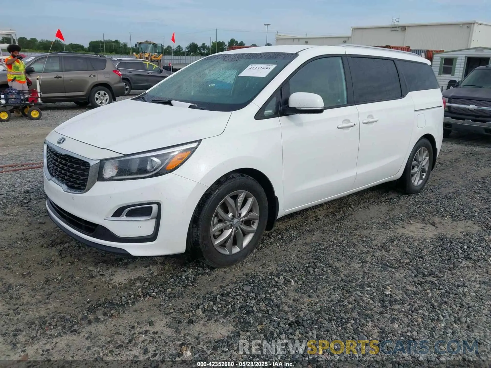 2 Photograph of a damaged car KNDMB5C10M6665139 KIA SEDONA 2021