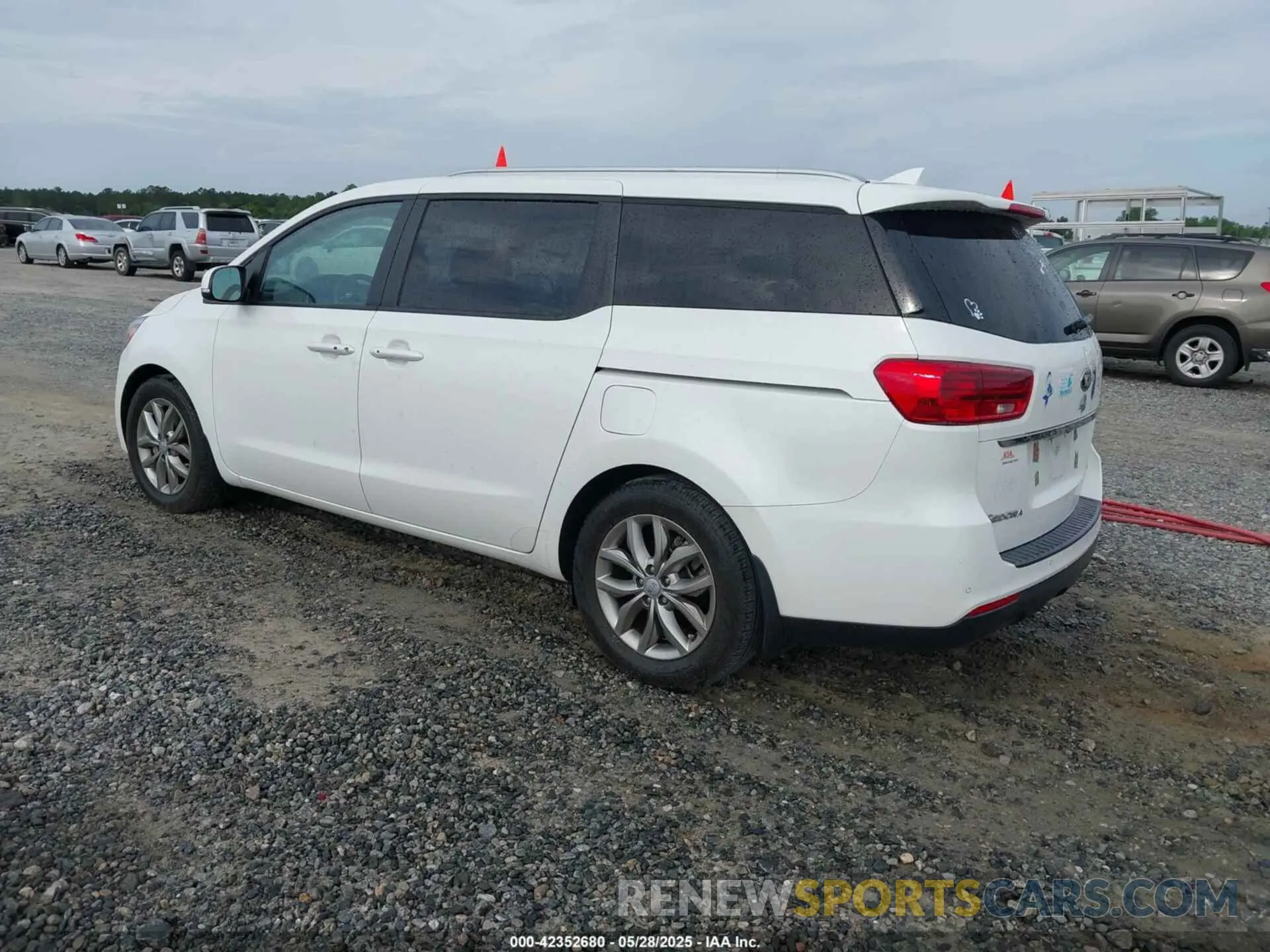 3 Photograph of a damaged car KNDMB5C10M6665139 KIA SEDONA 2021