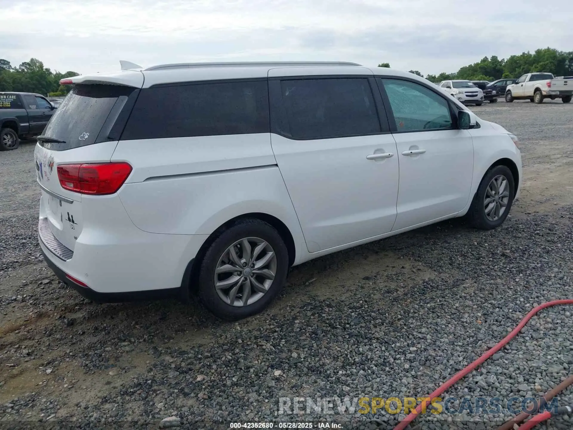 4 Photograph of a damaged car KNDMB5C10M6665139 KIA SEDONA 2021