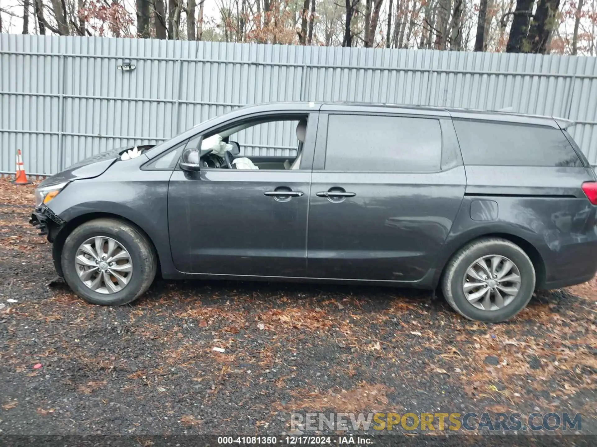 13 Photograph of a damaged car KNDMB5C10M6673807 KIA SEDONA 2021
