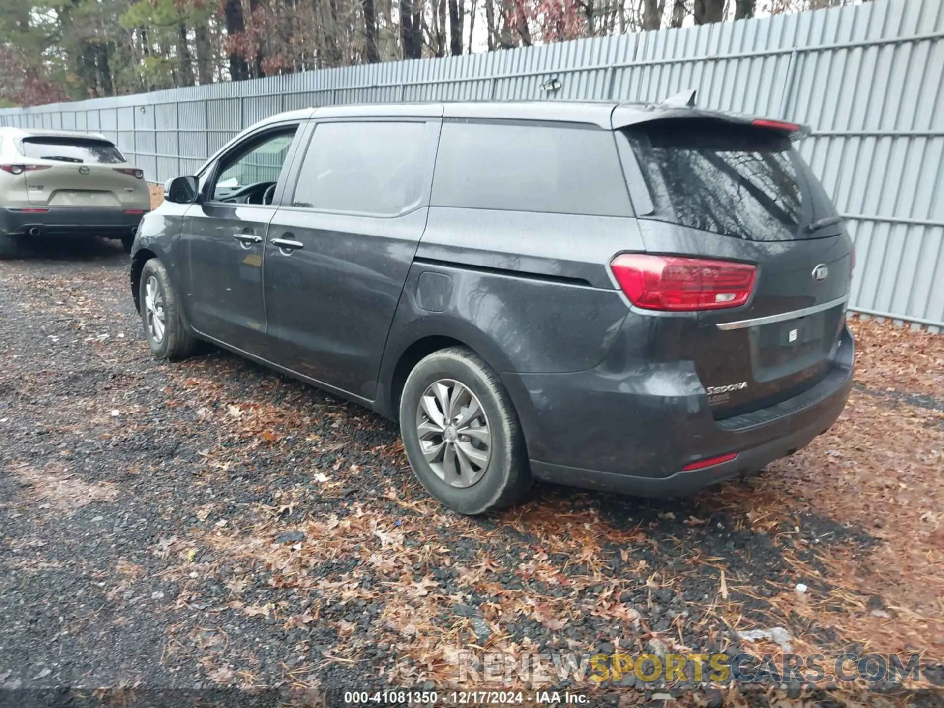 3 Photograph of a damaged car KNDMB5C10M6673807 KIA SEDONA 2021