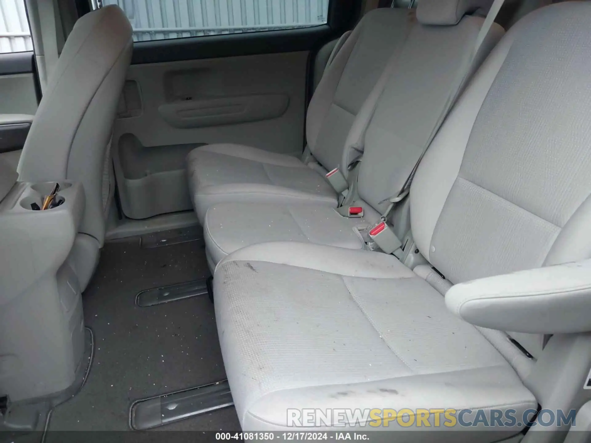 8 Photograph of a damaged car KNDMB5C10M6673807 KIA SEDONA 2021