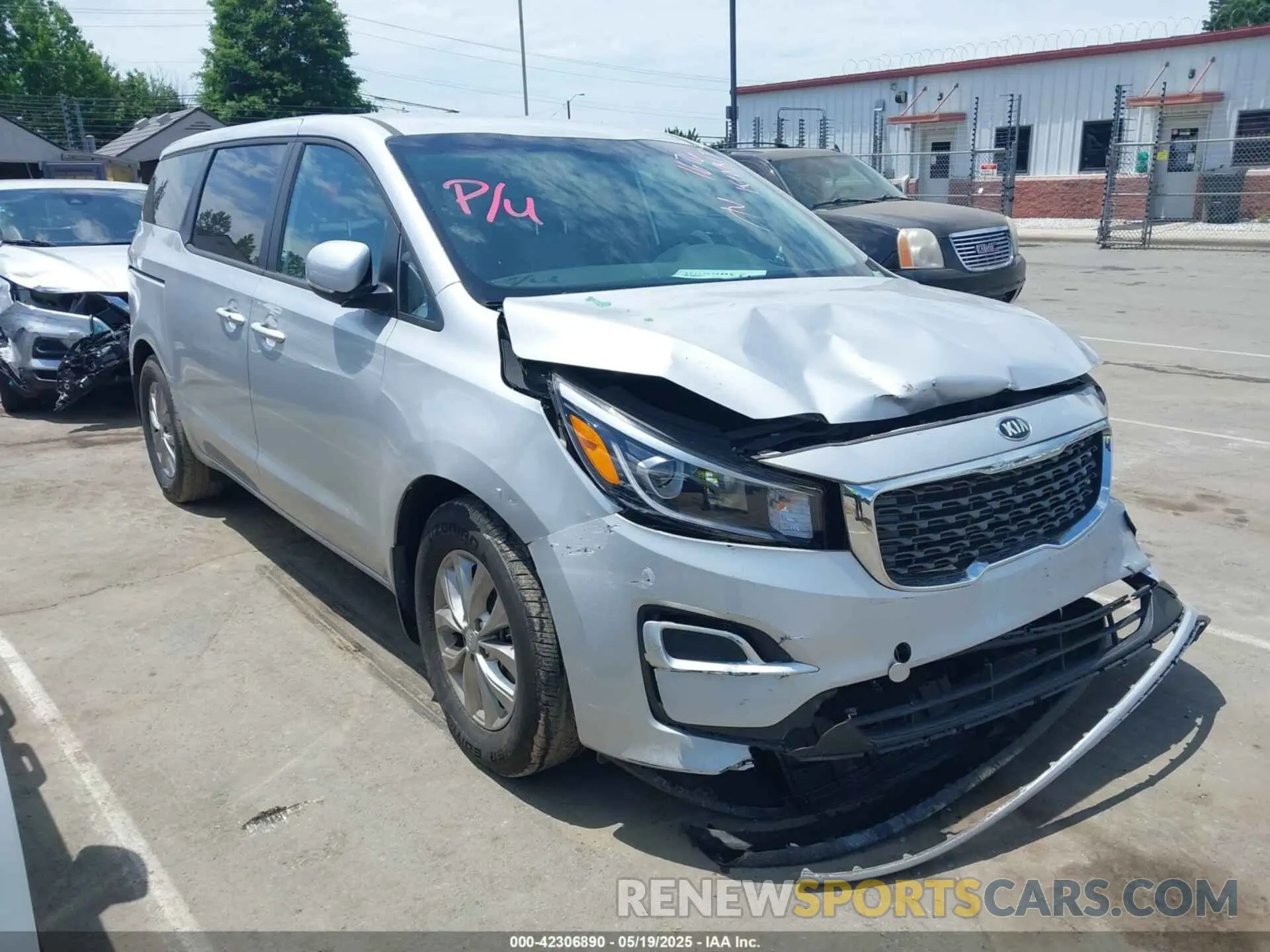 1 Photograph of a damaged car KNDMB5C11M6671676 KIA SEDONA 2021