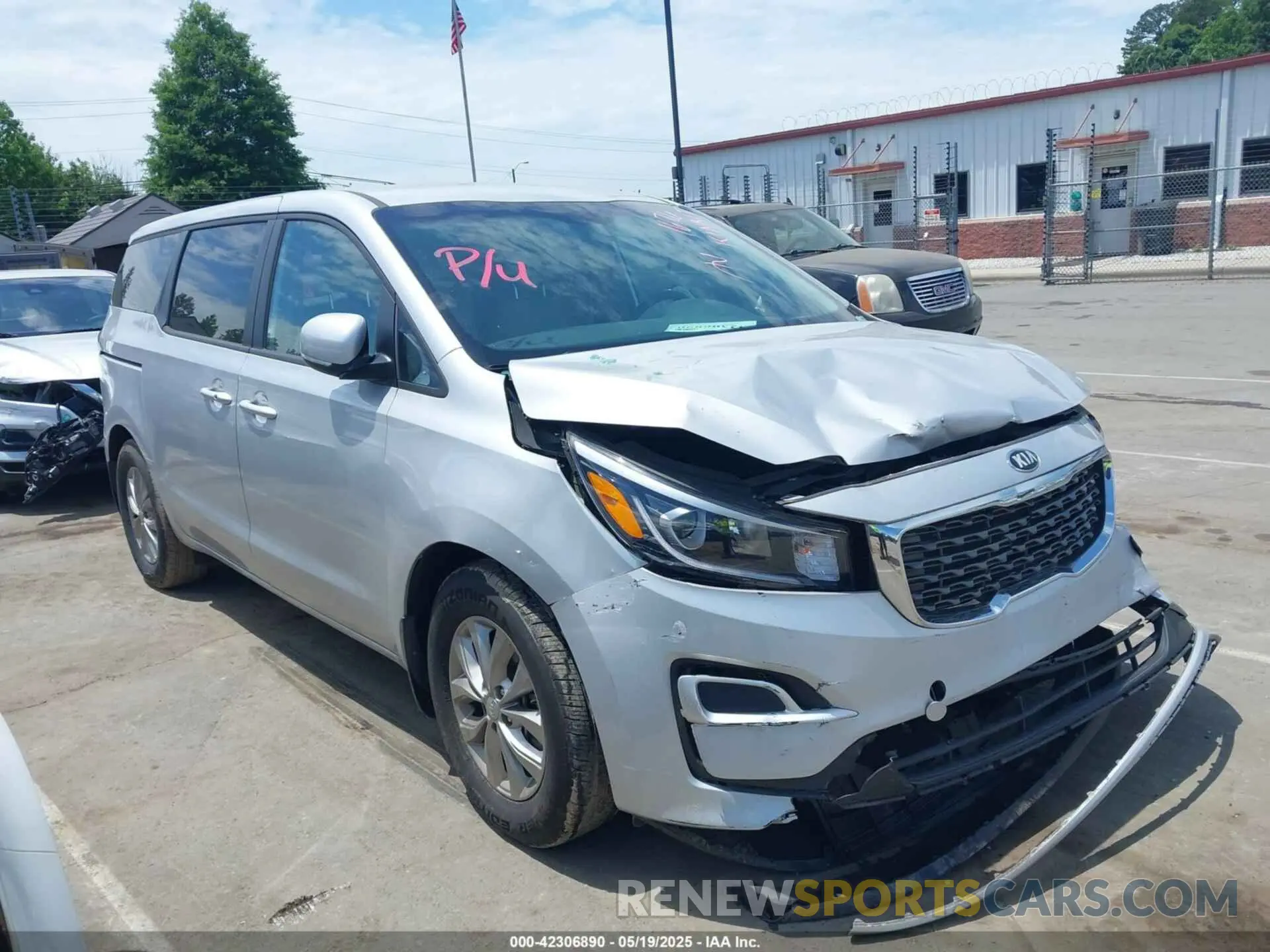 13 Photograph of a damaged car KNDMB5C11M6671676 KIA SEDONA 2021