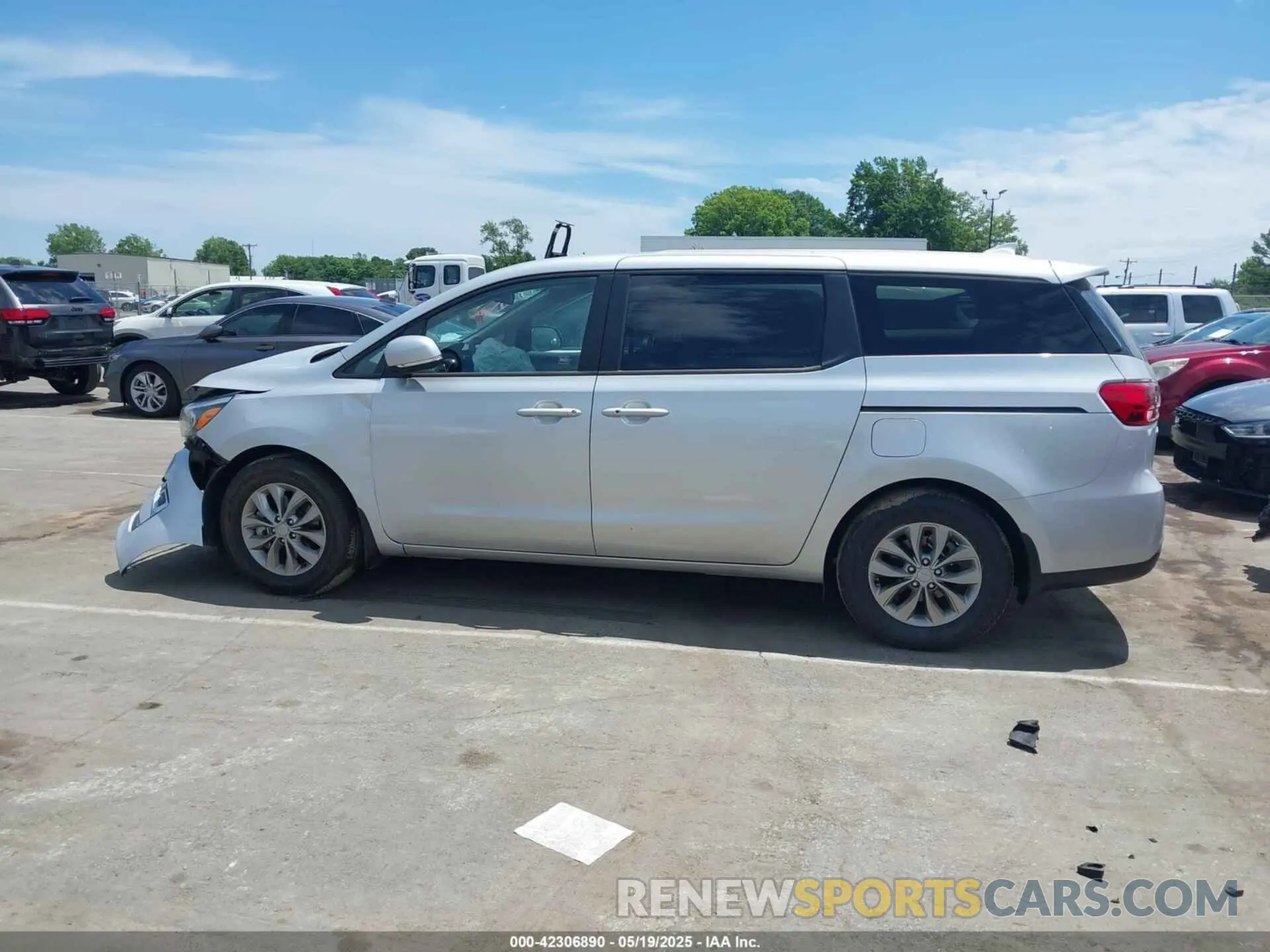 14 Photograph of a damaged car KNDMB5C11M6671676 KIA SEDONA 2021