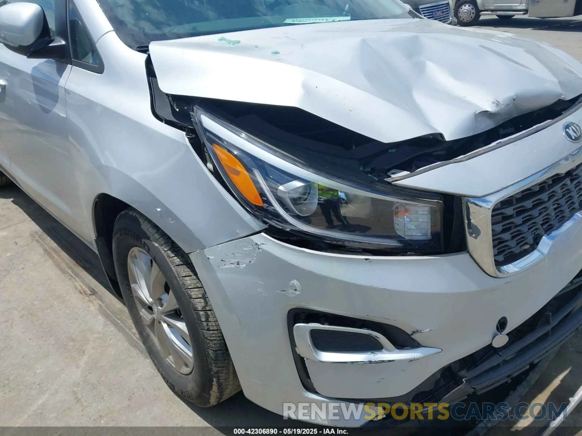 17 Photograph of a damaged car KNDMB5C11M6671676 KIA SEDONA 2021