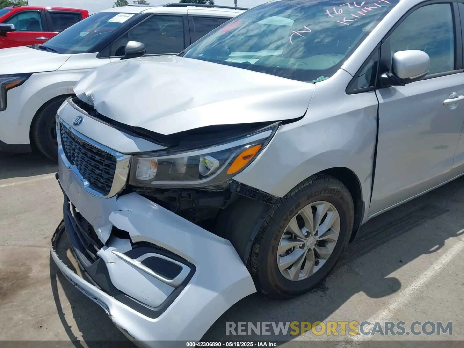 18 Photograph of a damaged car KNDMB5C11M6671676 KIA SEDONA 2021