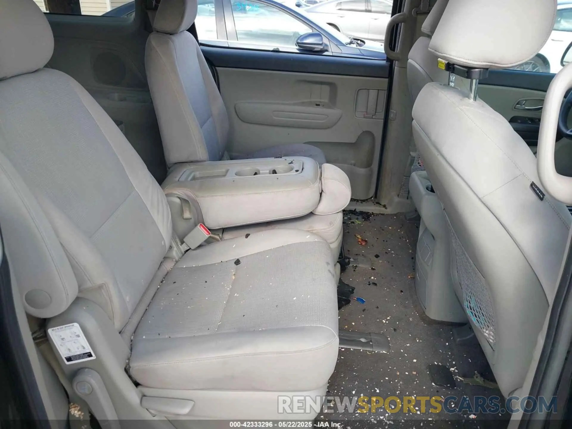 8 Photograph of a damaged car KNDMB5C13M6669508 KIA SEDONA 2021