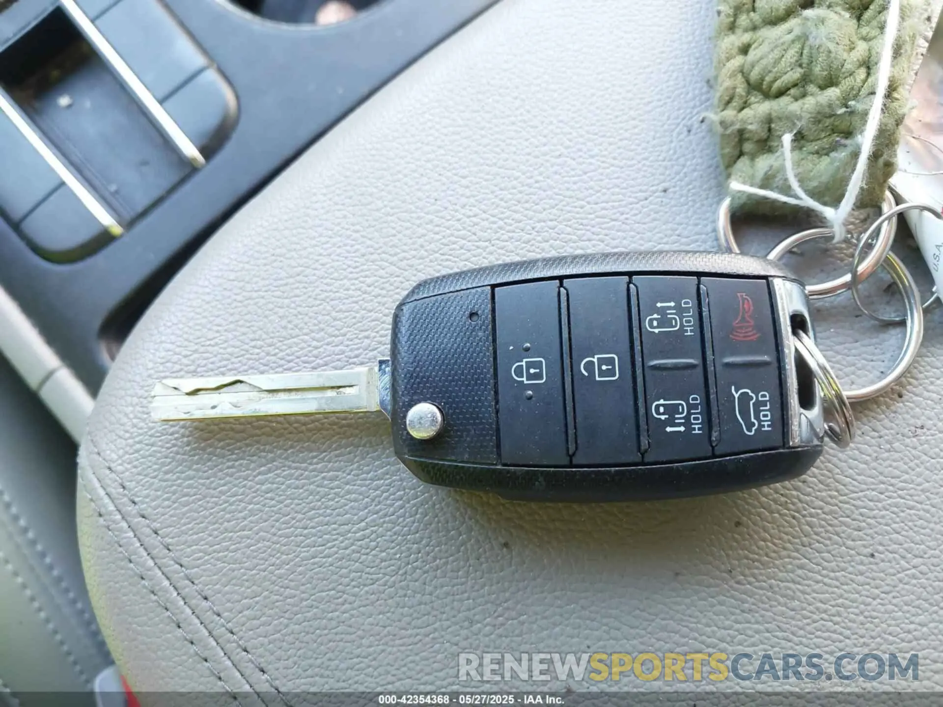 11 Photograph of a damaged car KNDMB5C15M6675164 KIA SEDONA 2021