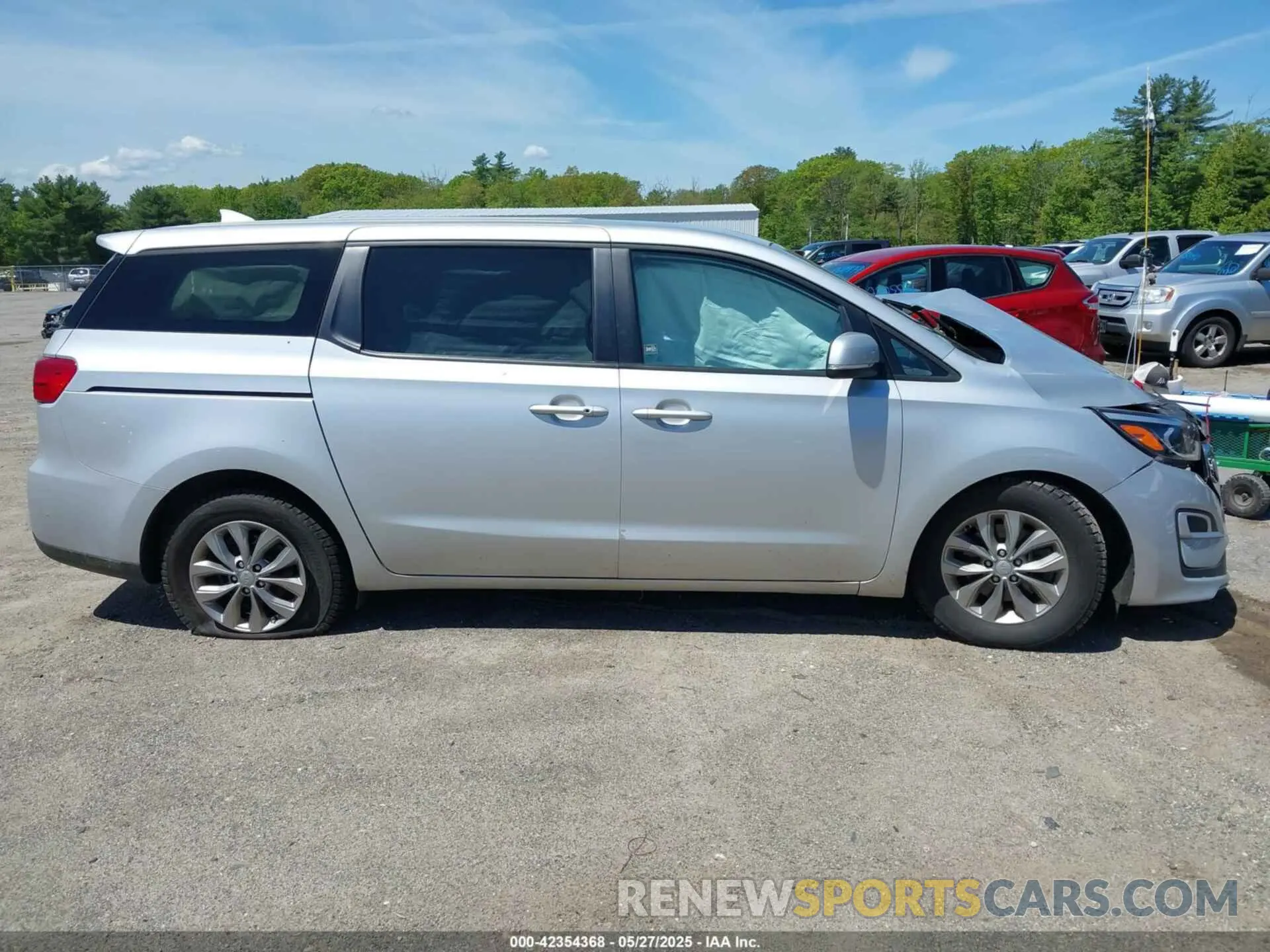 14 Photograph of a damaged car KNDMB5C15M6675164 KIA SEDONA 2021