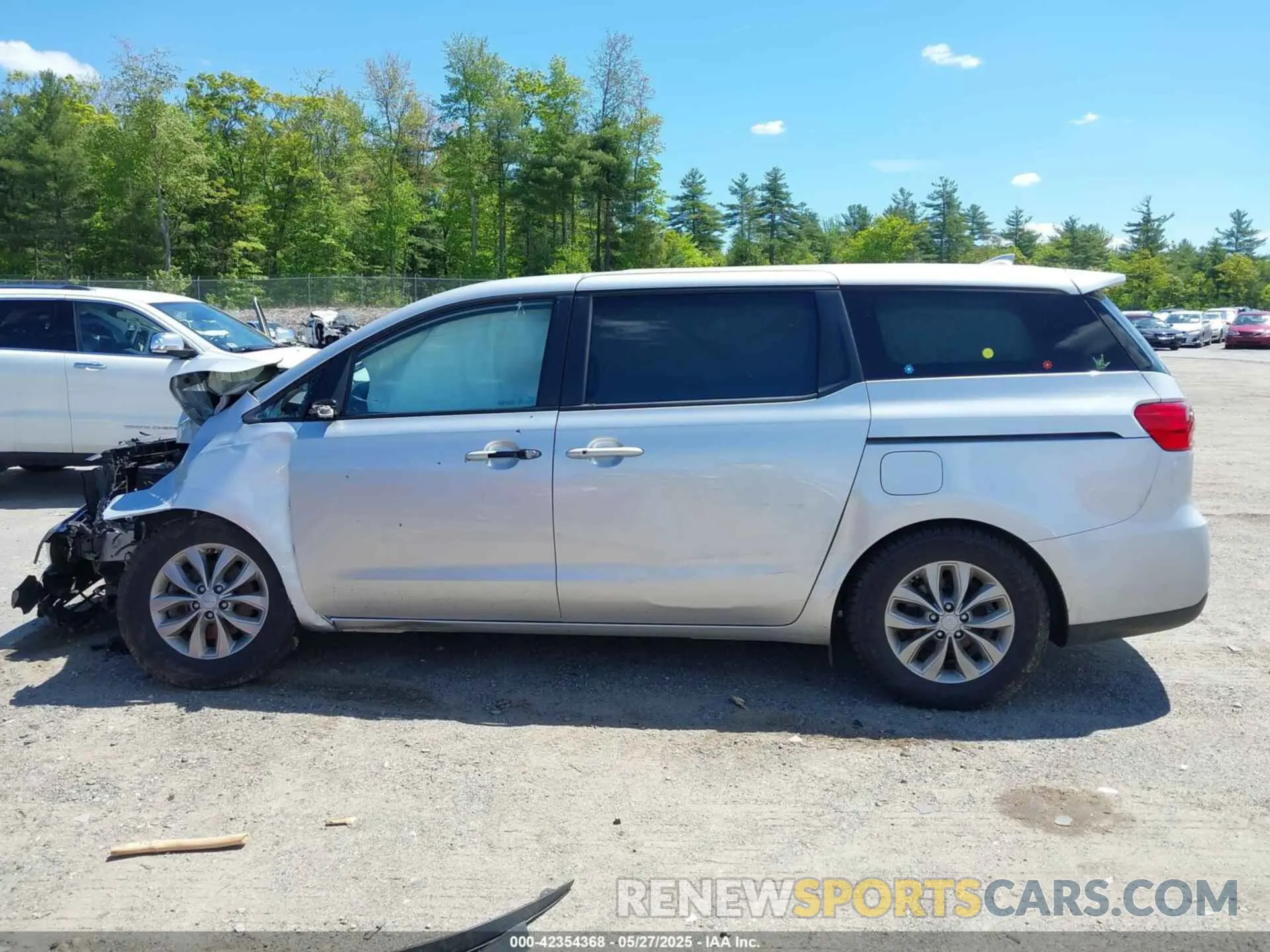 15 Photograph of a damaged car KNDMB5C15M6675164 KIA SEDONA 2021