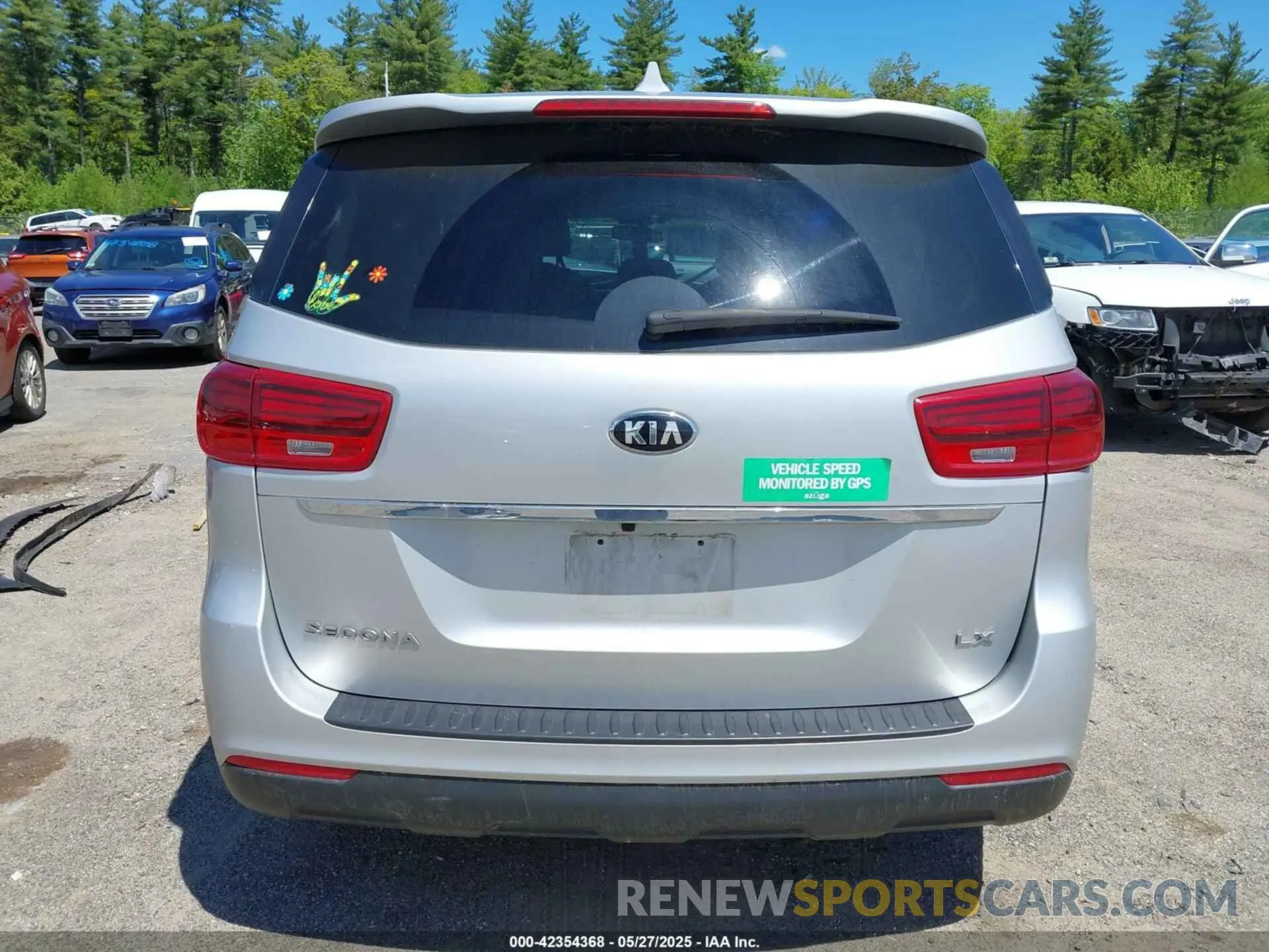 17 Photograph of a damaged car KNDMB5C15M6675164 KIA SEDONA 2021