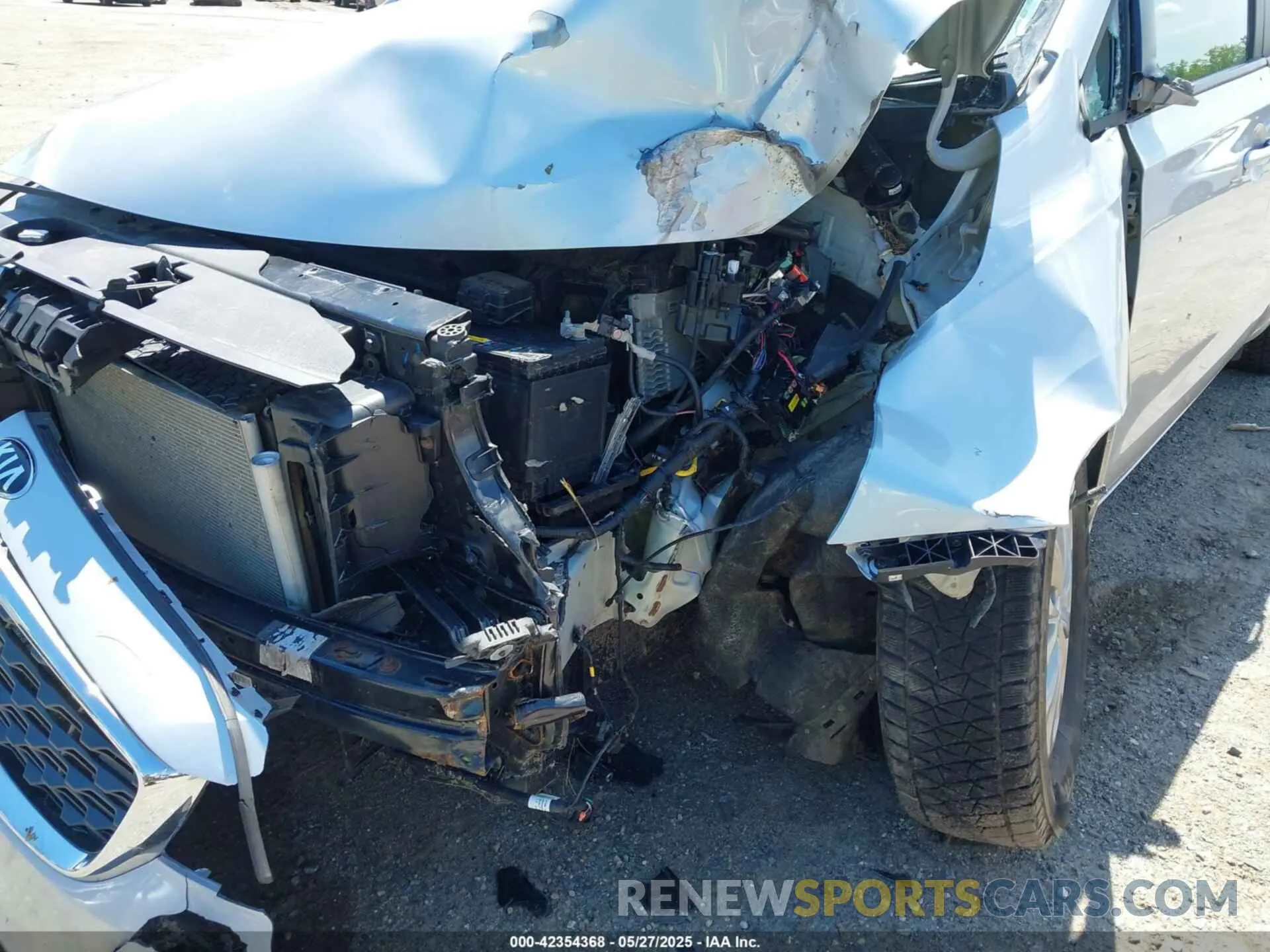 19 Photograph of a damaged car KNDMB5C15M6675164 KIA SEDONA 2021