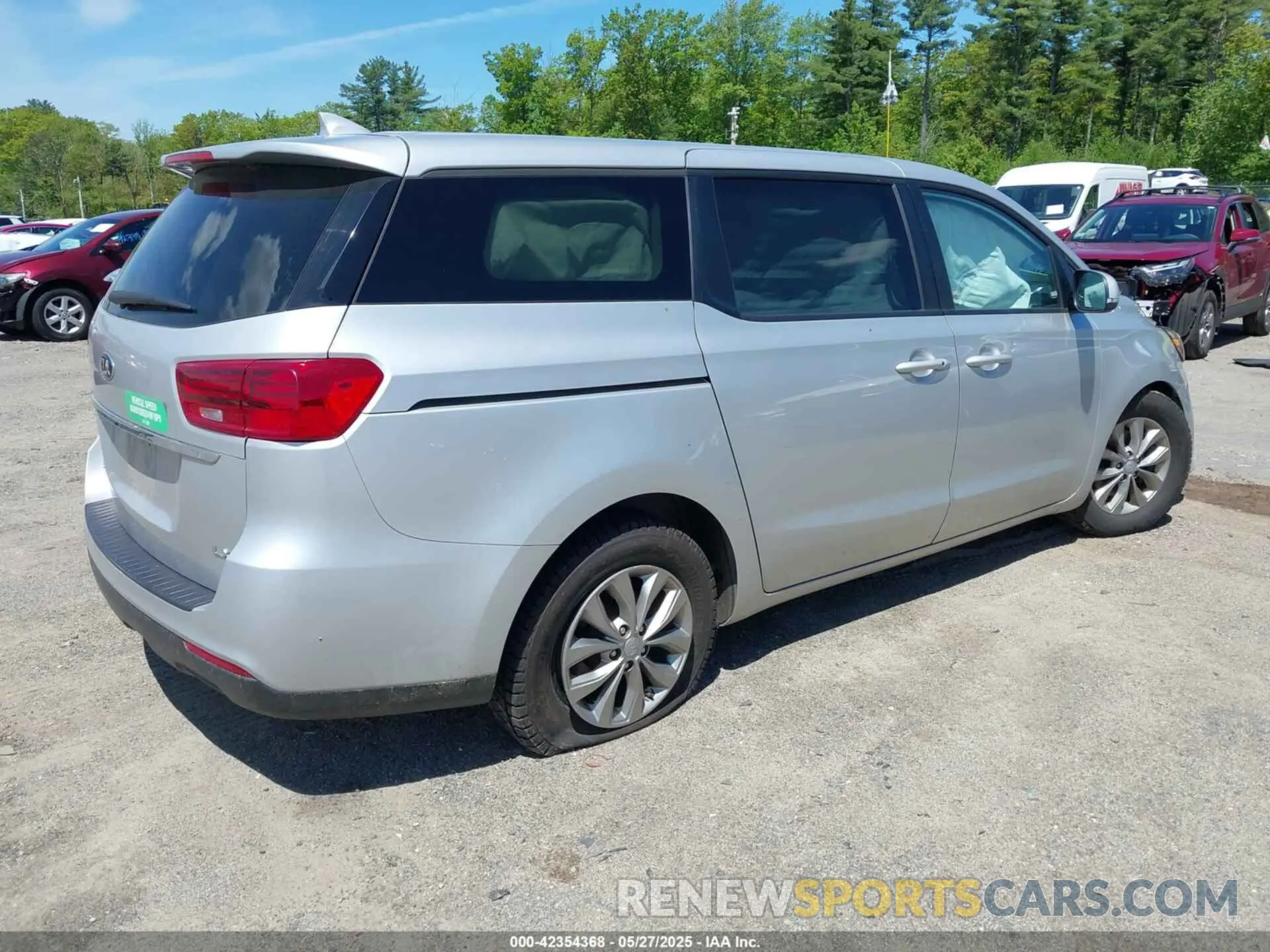4 Photograph of a damaged car KNDMB5C15M6675164 KIA SEDONA 2021