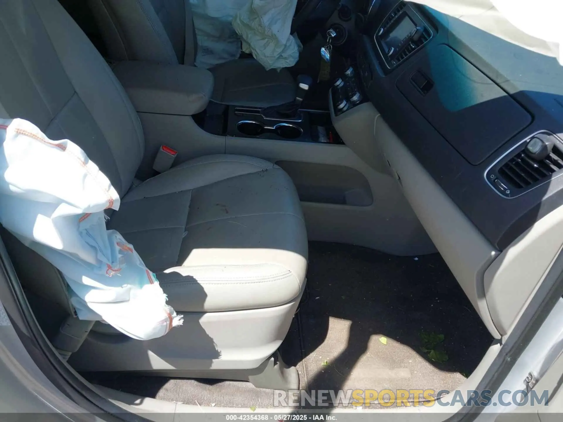 5 Photograph of a damaged car KNDMB5C15M6675164 KIA SEDONA 2021