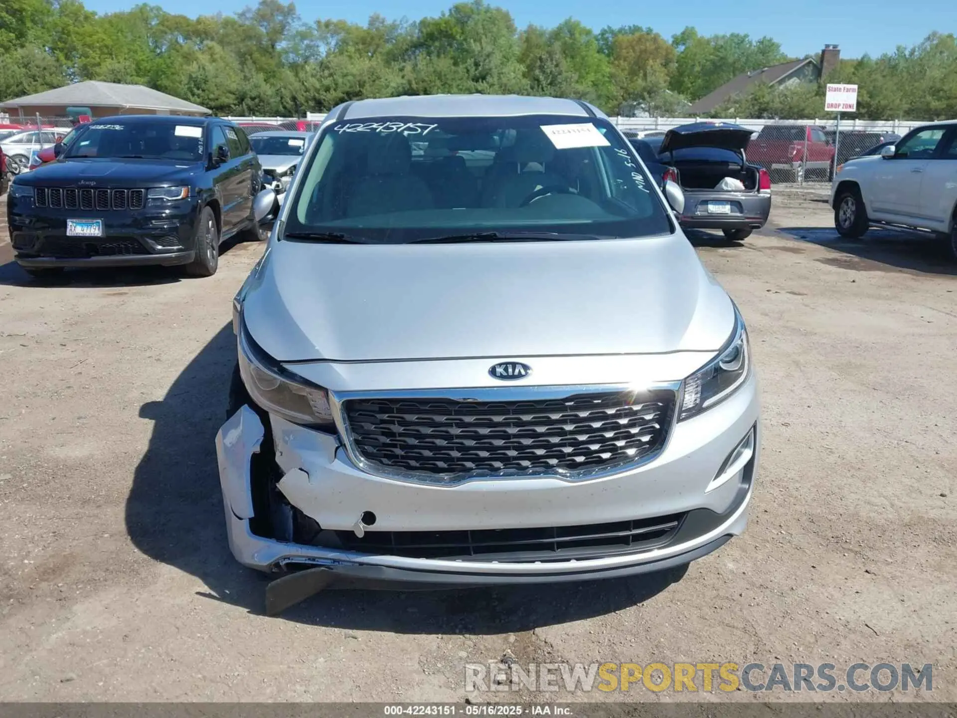 12 Photograph of a damaged car KNDMB5C16M6669115 KIA SEDONA 2021