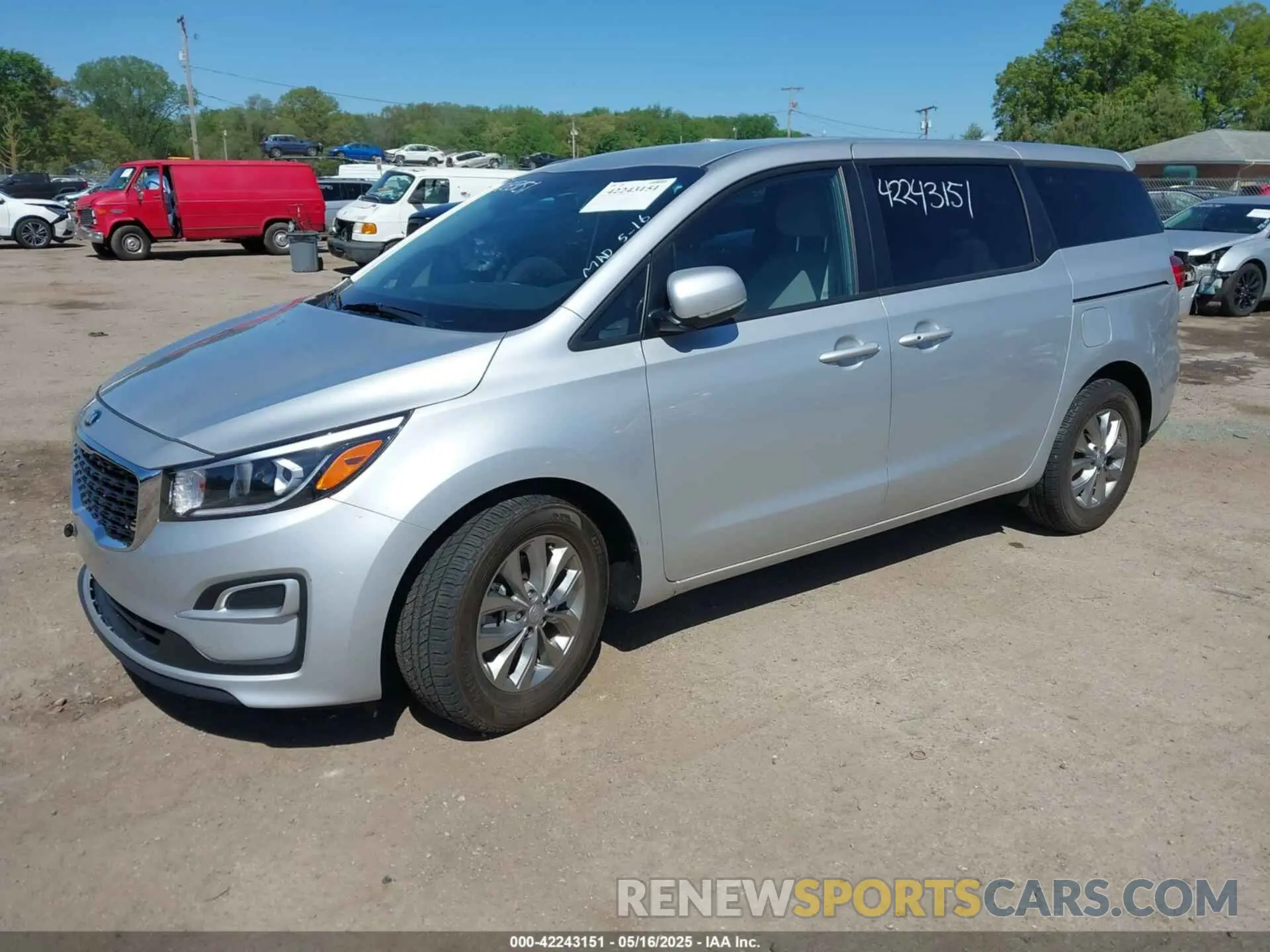 2 Photograph of a damaged car KNDMB5C16M6669115 KIA SEDONA 2021