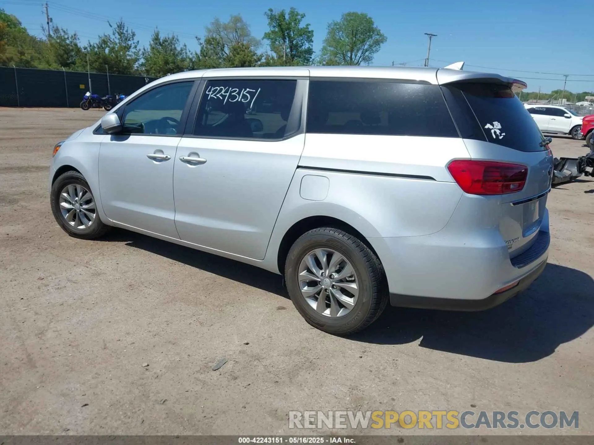3 Photograph of a damaged car KNDMB5C16M6669115 KIA SEDONA 2021