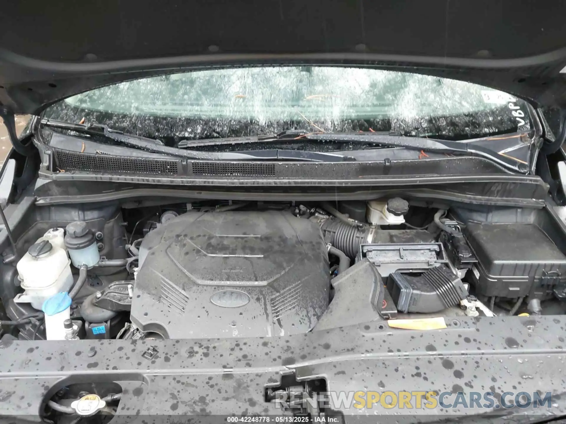 10 Photograph of a damaged car KNDMB5C17M6673674 KIA SEDONA 2021